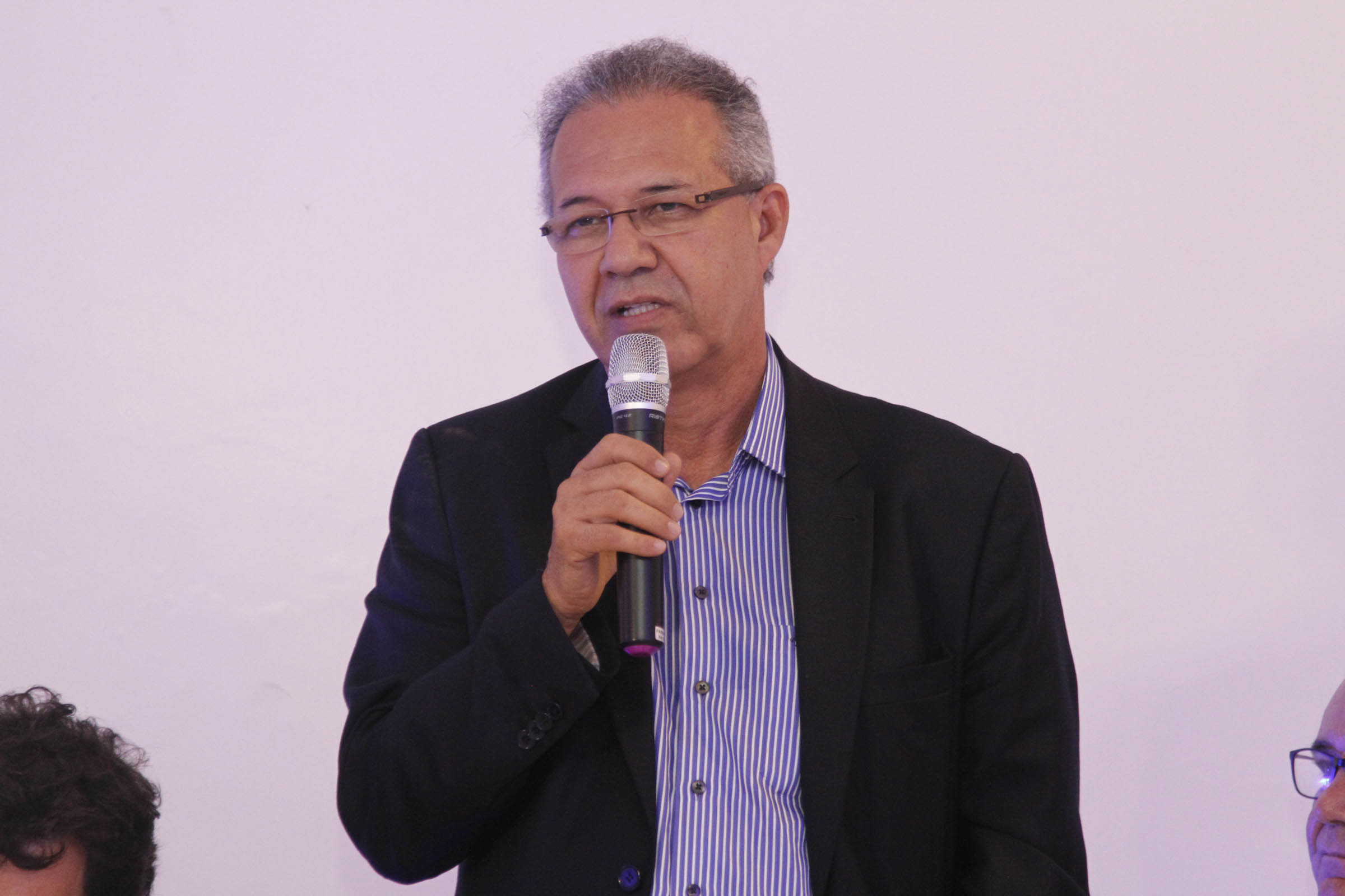 Carlos Geilson participa da mesa da II Conferência do Jornal Grande Bahia.