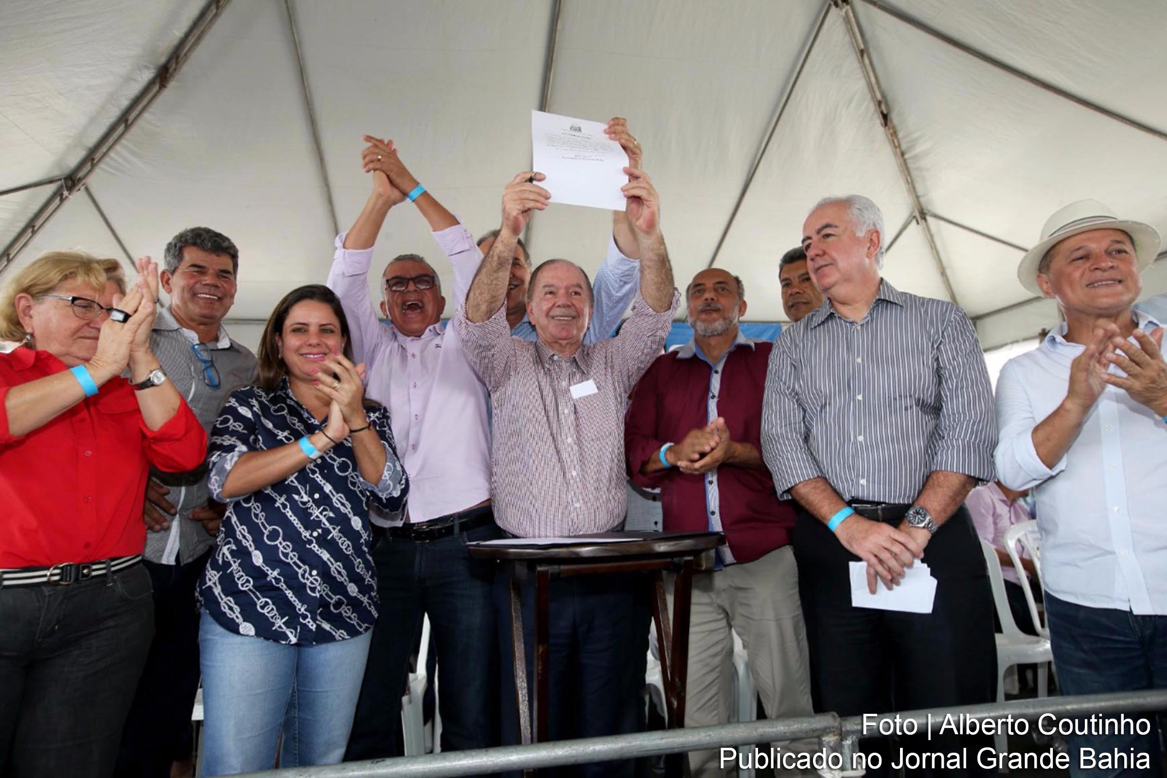 Vice-governador João Leão participa de ato em Biritinga.