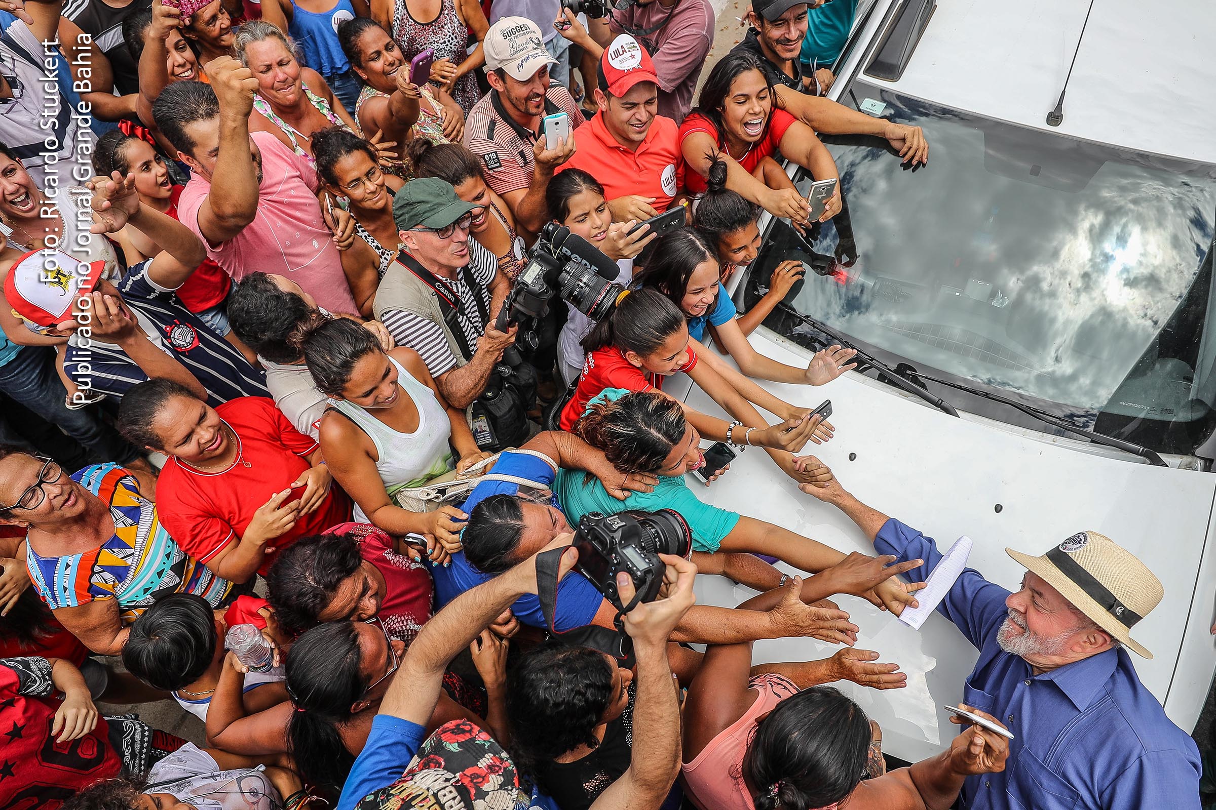 Líder popular, ex-presidente Lula é vítima da sanha persecutória de reacionários.