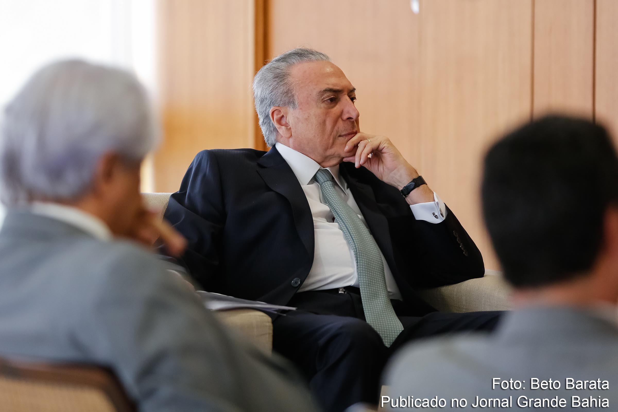 Governo Temer falha em conter gasto público e amplia saque ao contribuinte.