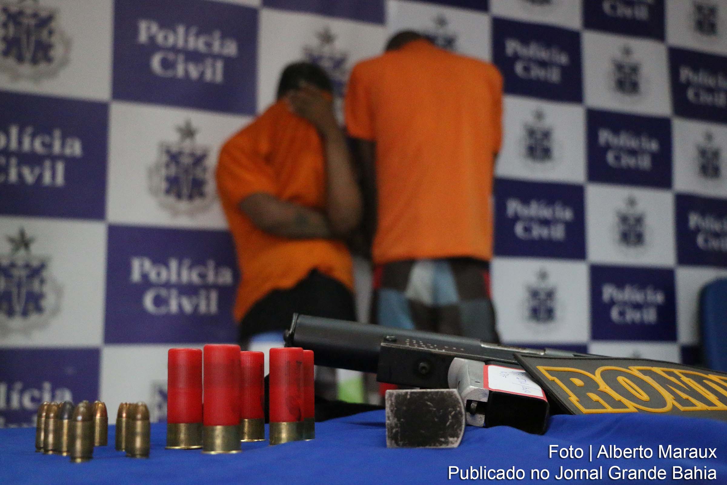 Militares das Rondas Especiais (Rondesp) Atlântico localizaram a dupla, no bairro de São Cristóvão.