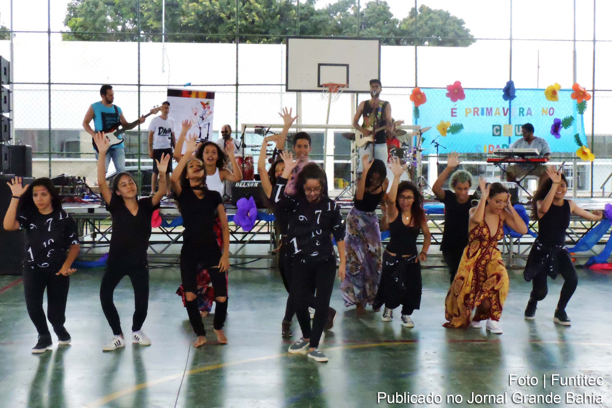 Projeto Música e Dança na Praça é apresentado no CEU do Bairro Cidade Nova, em Feira de Santana.
