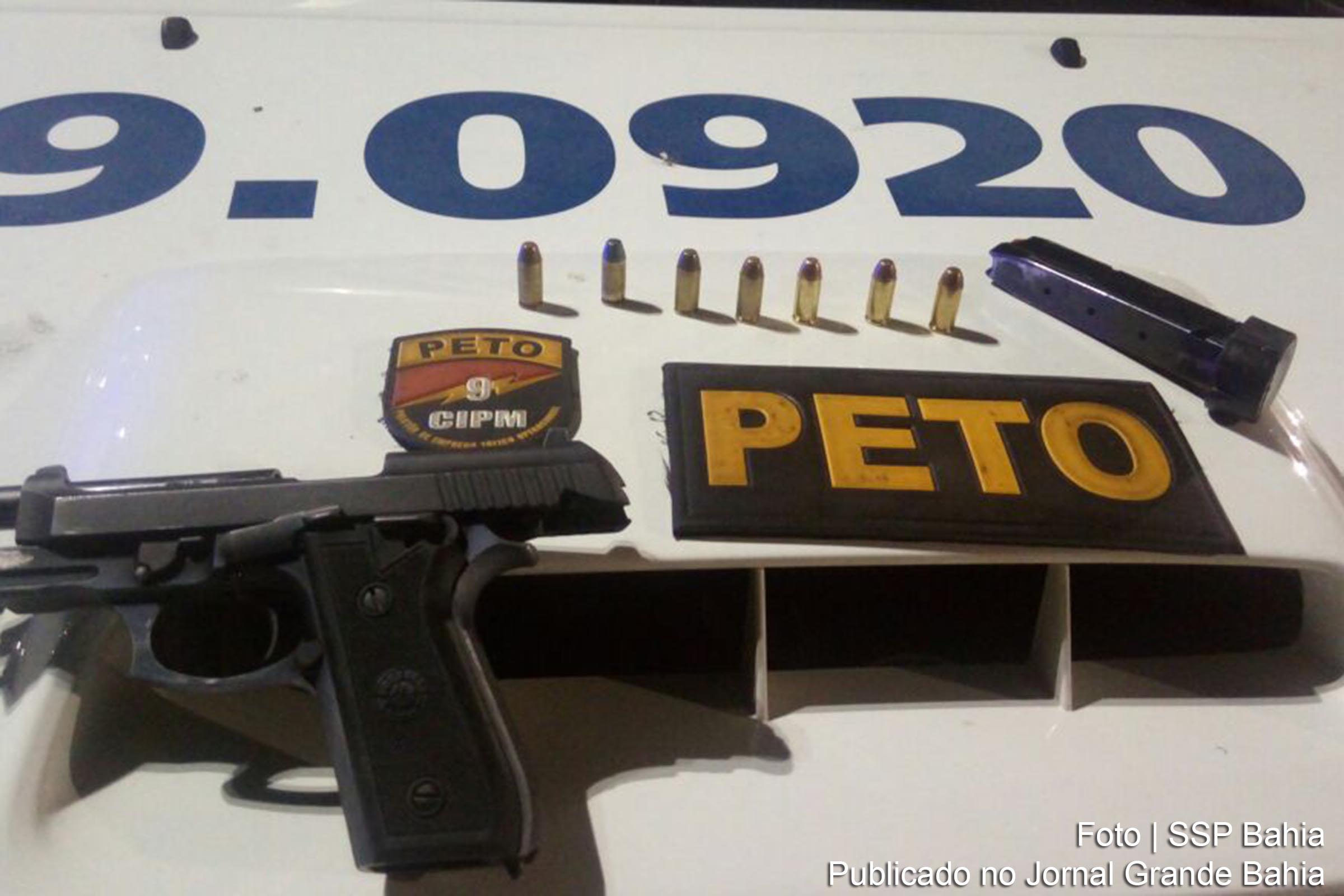 Polícia chegou a quatro pessoas após denúncias anônimas de moradores sobre áudios enviados via WhatsApp.