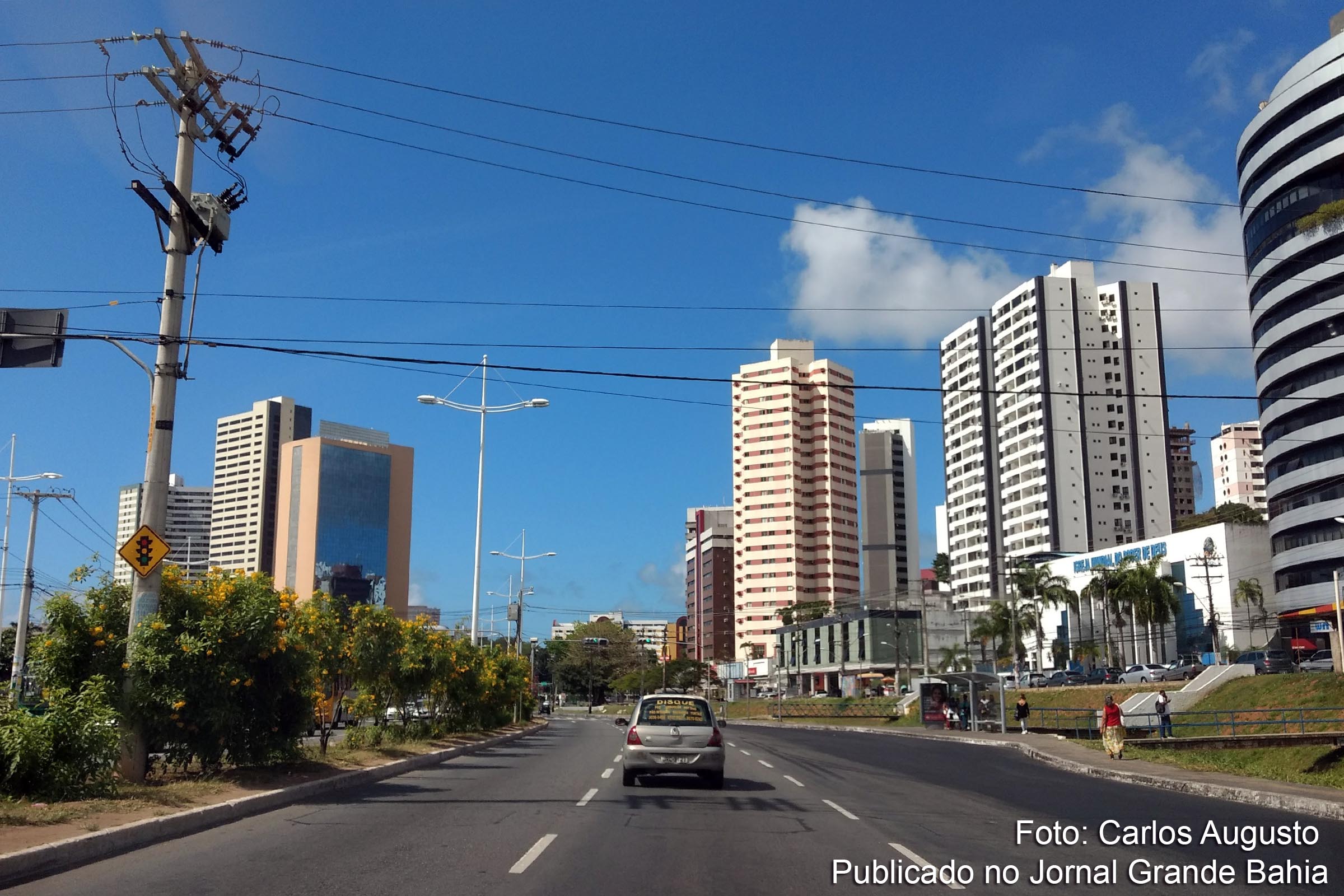 Divulgado pelo Banco Central, Boletim Focus projeta inflação de 3,08% para 2017 . Indicador de Incerteza da Economia recua 8,3 pontos, mostra FGV. (Vista da Avenida Antonio Carlos Magalhães, em Salvador.)