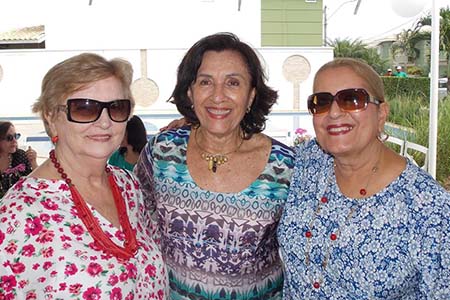Babycleoilda Oliveira, Denise Freitas e Farinha Portugal, socialmente.