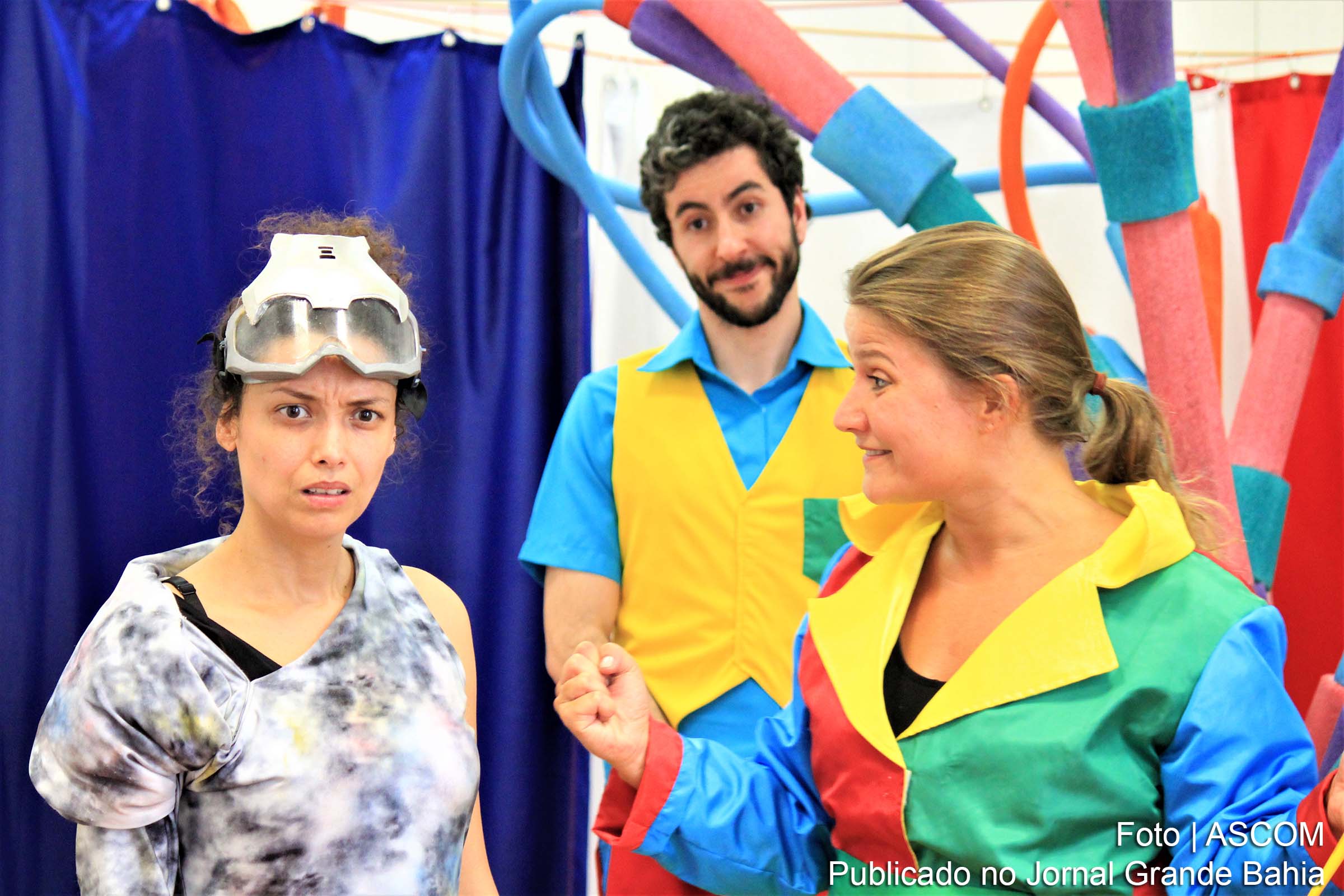 Cena do espetáculo 'Flicts', peça teatral é inspirada no livro infantil de Ziraldo.