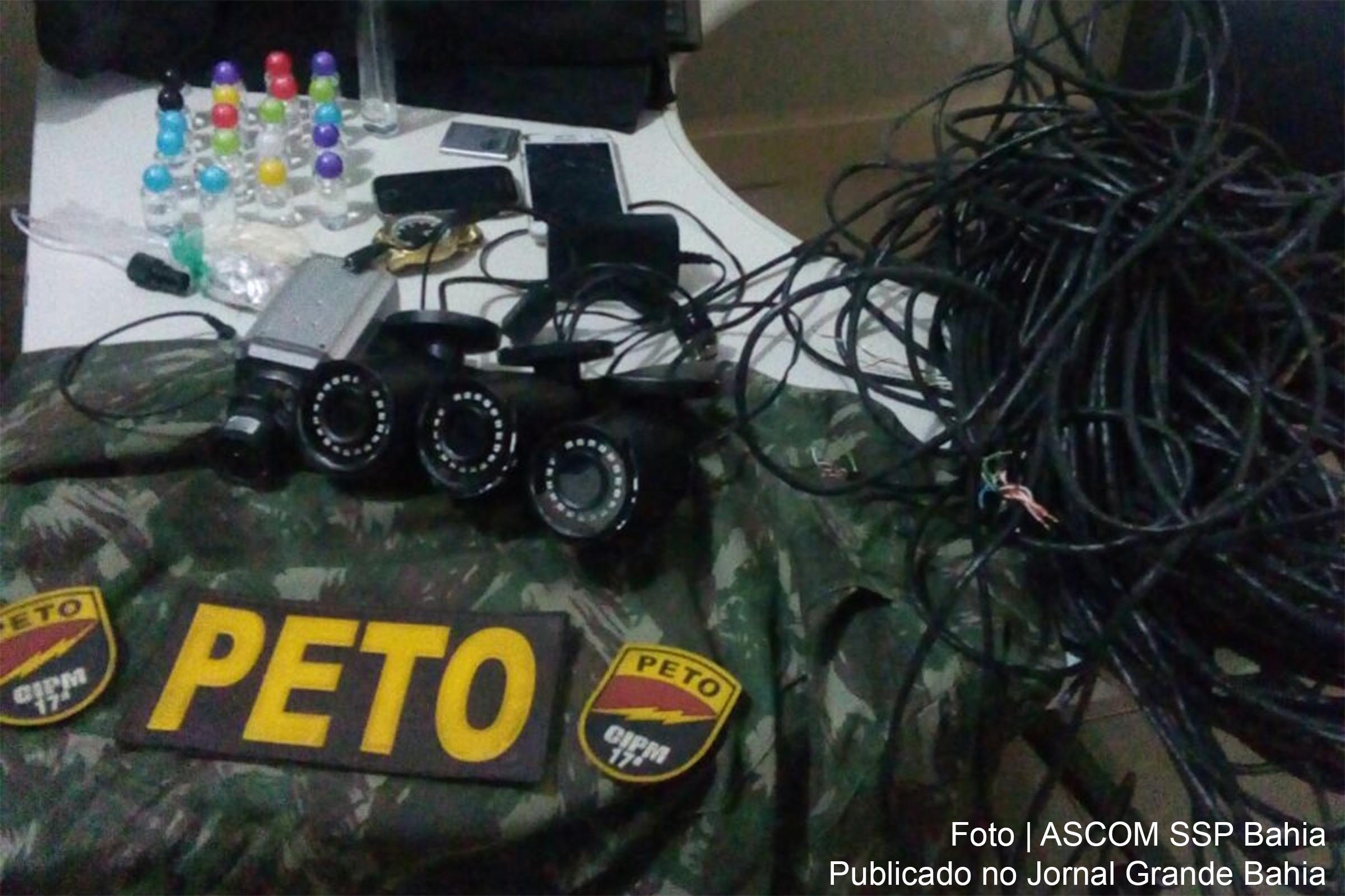 Criminosos instalaram câmeras nas principais ruas do Bairro Uruguai, em Salvador, para vigiar moradores e a entrada da polícia.