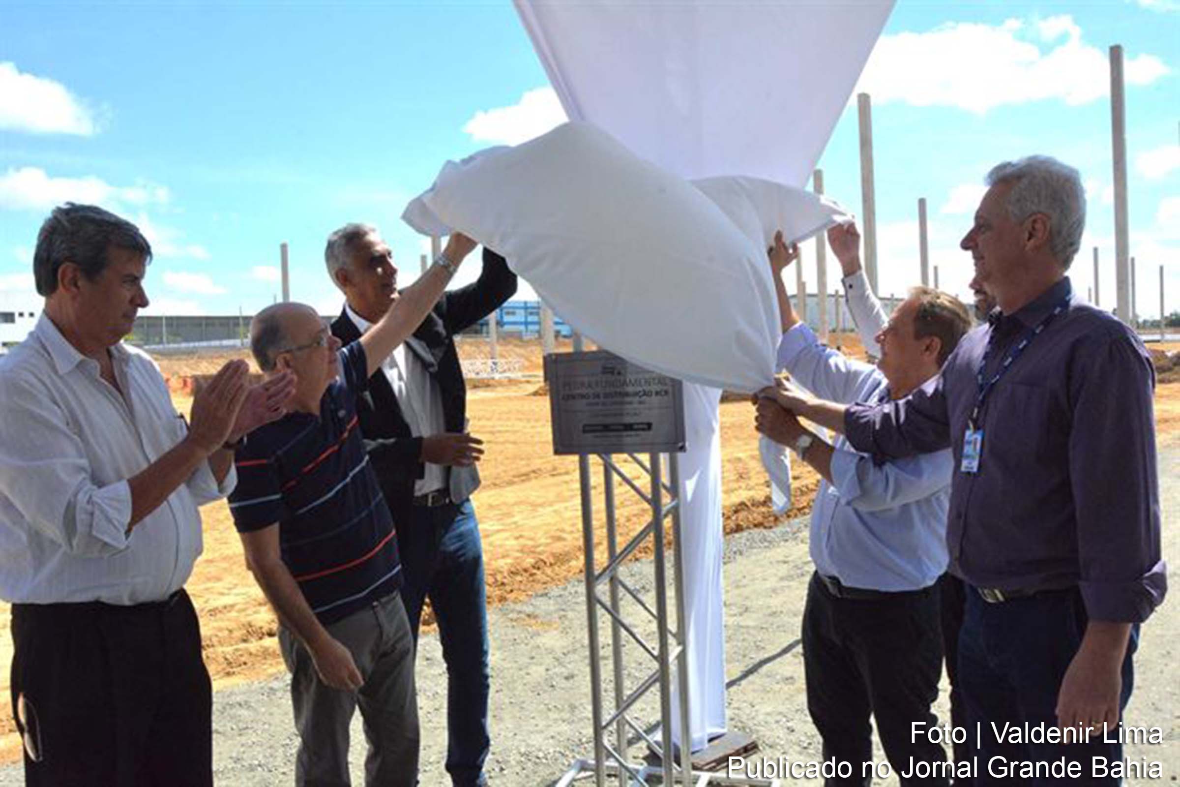 Prefeito José Ronaldo e autoridades municipais participam do lançamento da BCR Distribuidora Atacadista em Feira de Santana.