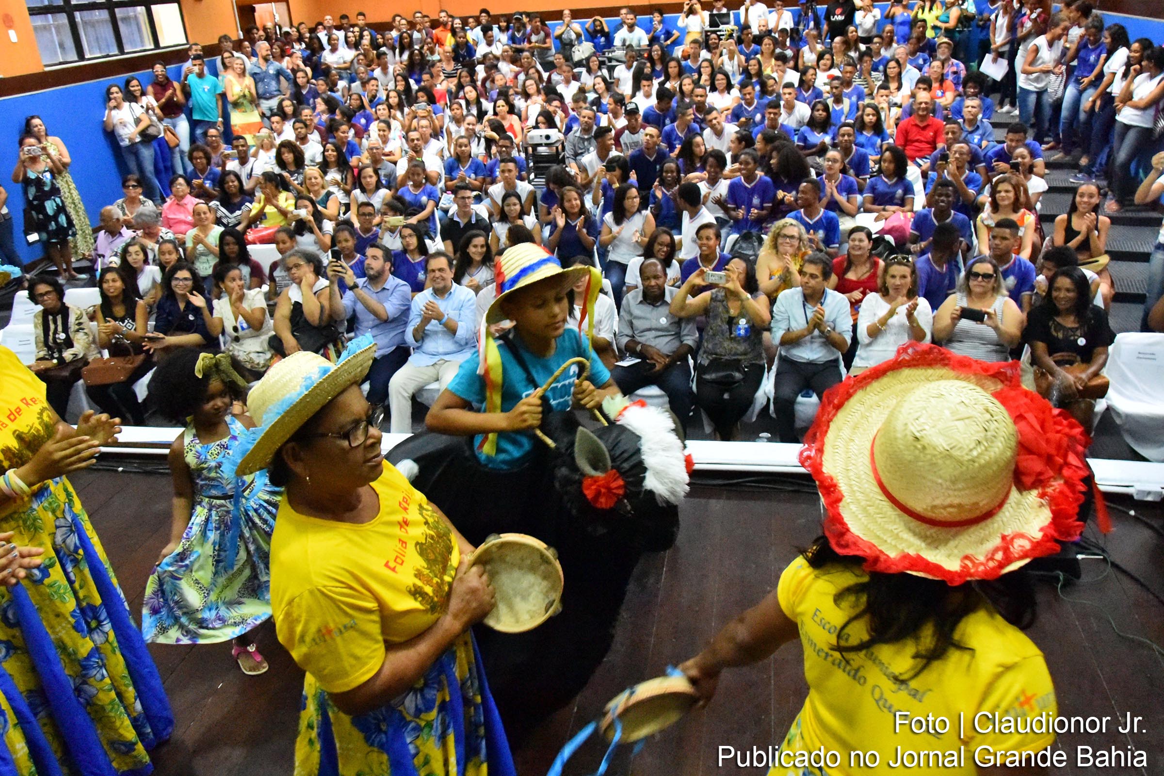 Manifestações artísticas marcam implantação de escola cultural em Itaberaba.