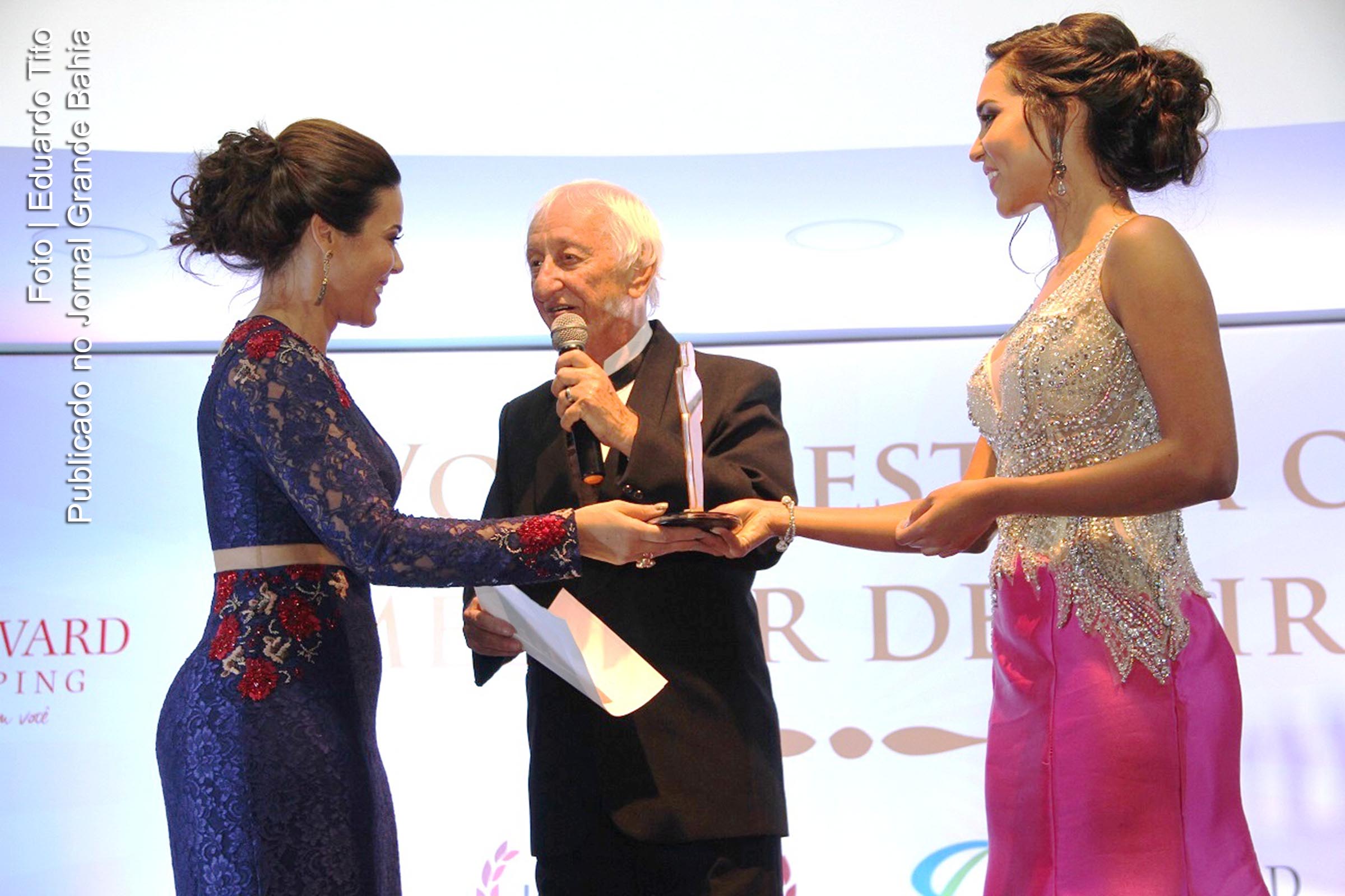 Maria Quitéria Mendes e José Carlos Machado Pedreira (Zé Coió) durante entrega do ‘Troféu Imprensa 2017’.