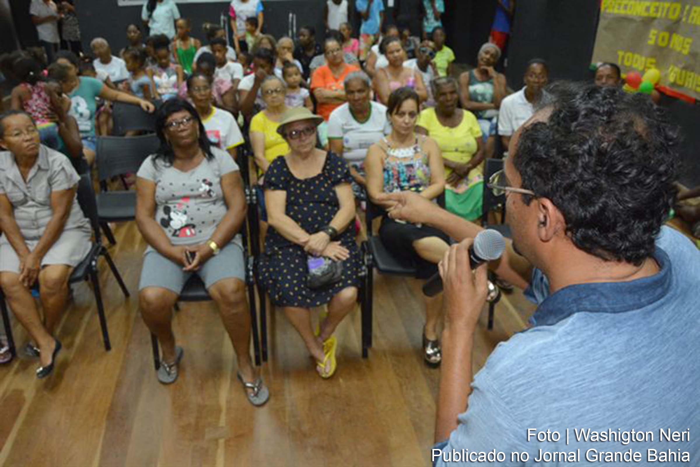 Debate sobre racismo e preconceito no CEU do Bairro Aviário, em Feira de Santana.