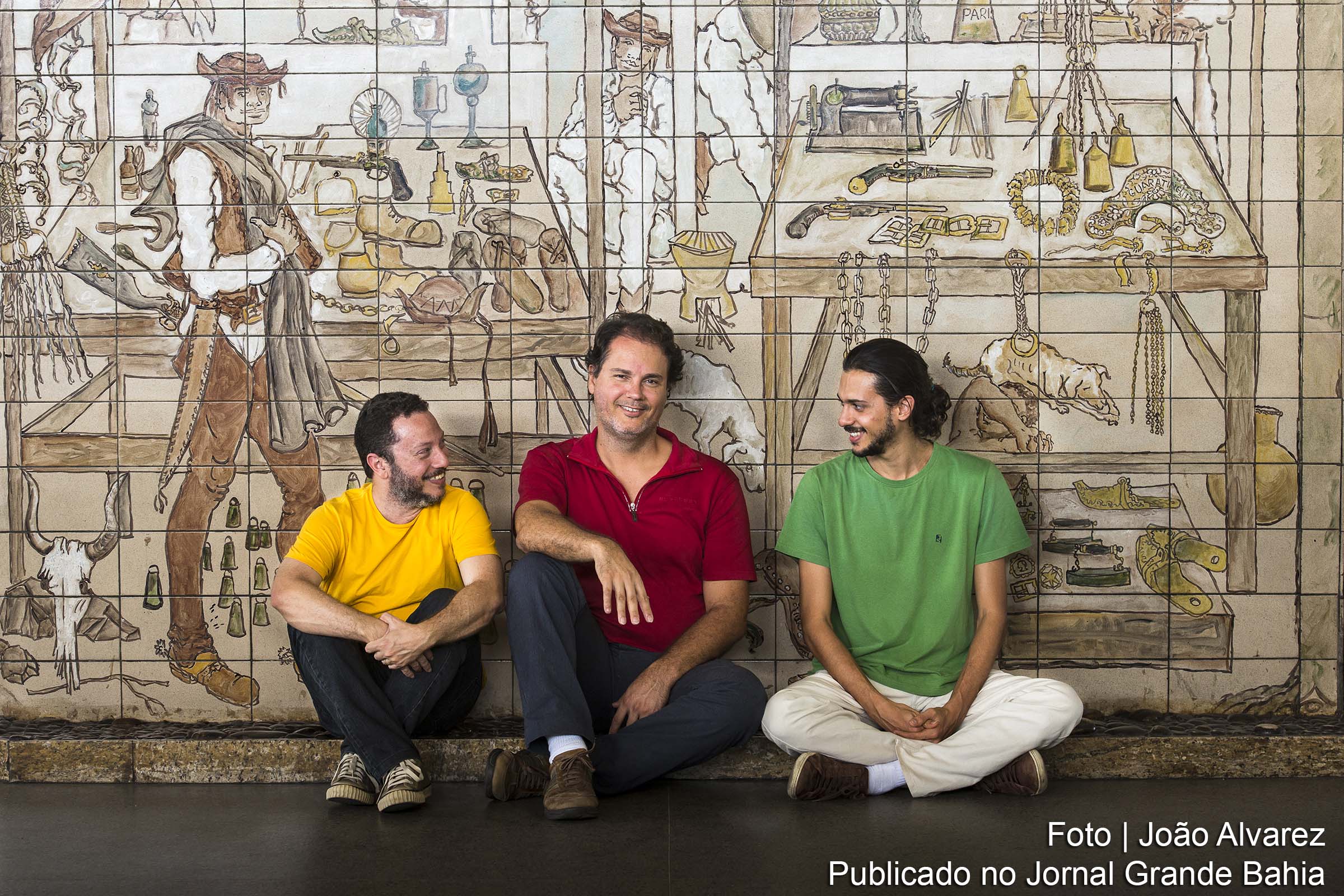 Grupo Matita Perê em painel na rodoviária de Feira de Santana.