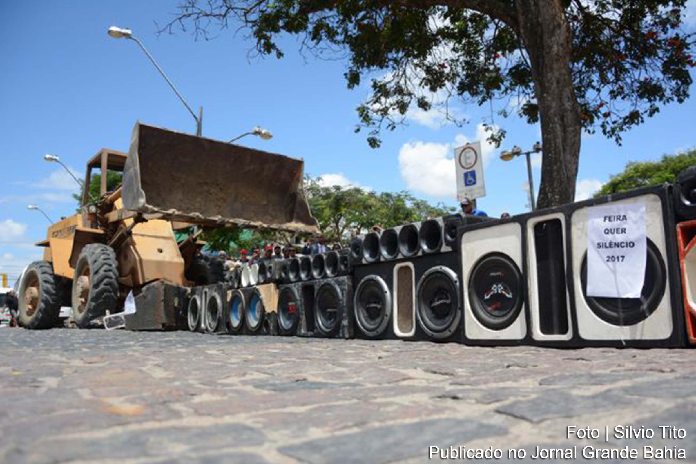 Caixas de som apreendidas durante Operação Feira Quer Silêncio.
