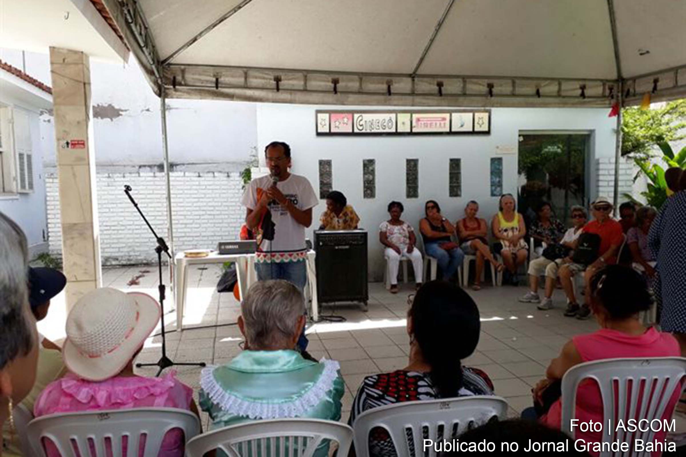 Roda de conversa sobre Intolerância Racial no Centro de Convivência para Idosos Dona Zazinha Cerqueira, em Feira de Santana.