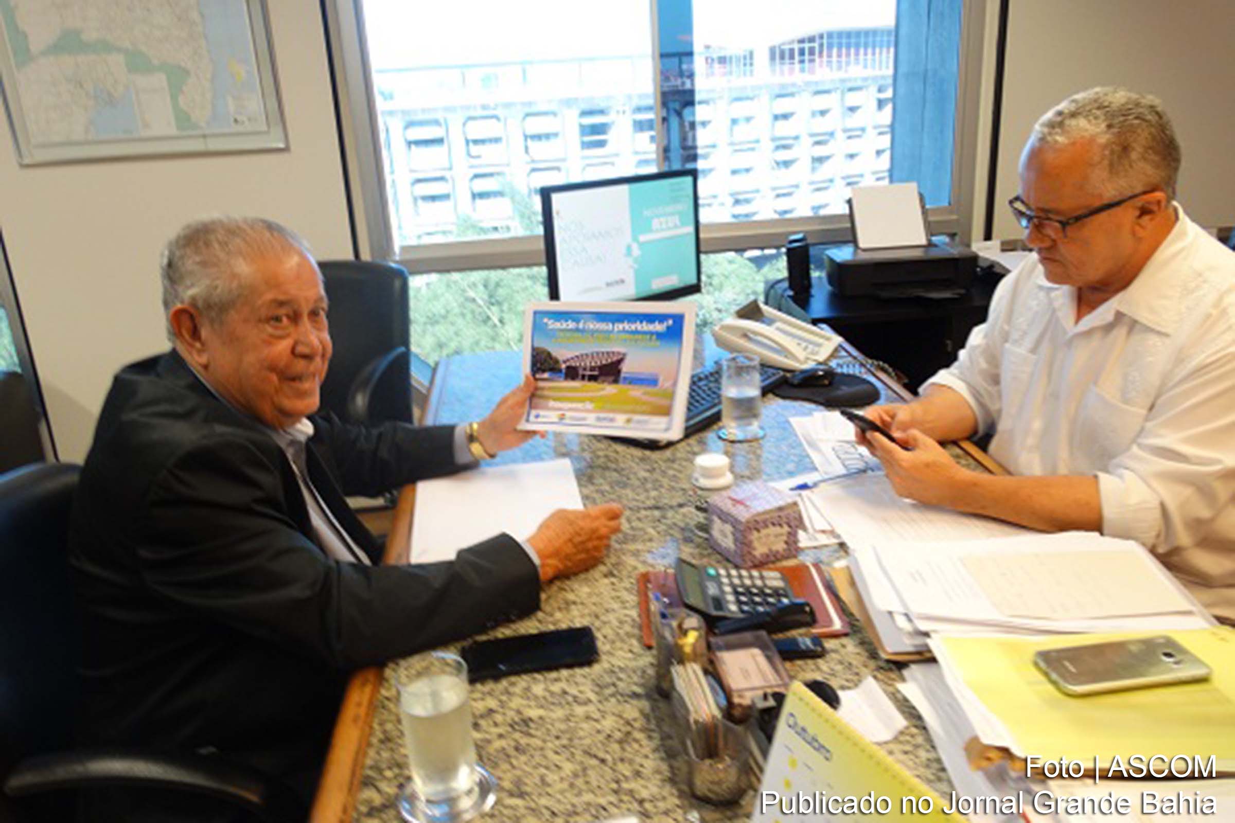 Temoteo Brito, prefeito de Teixeira de Freitas, participa de audiência com secretário Josias Gomes, titular da Secretaria de Relações Institucionais do Estado da Bahia (Serin).