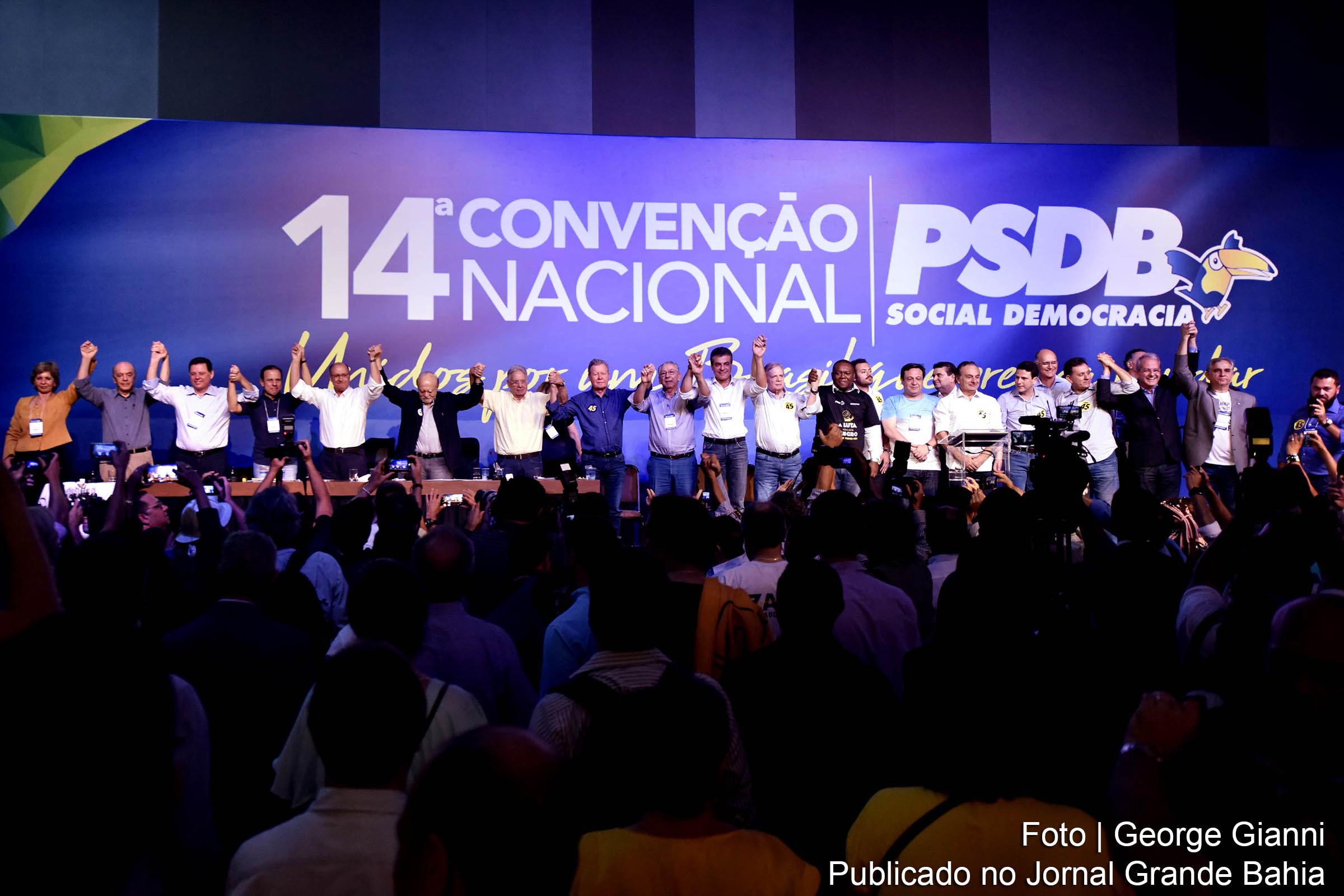 14ª Convenção Nacional do PSDB escolhe Geraldo Alckmin para presidir. Partido de hegemonia branca tenta manter controle da República, após o Golpe Parlamentar de 2016.