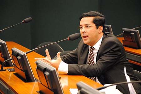 Durante uma entrevista coletiva à mídia, o deputado federal Fernando Torres (PSD) anunciou de que não vai disputar as eleições em 2018.