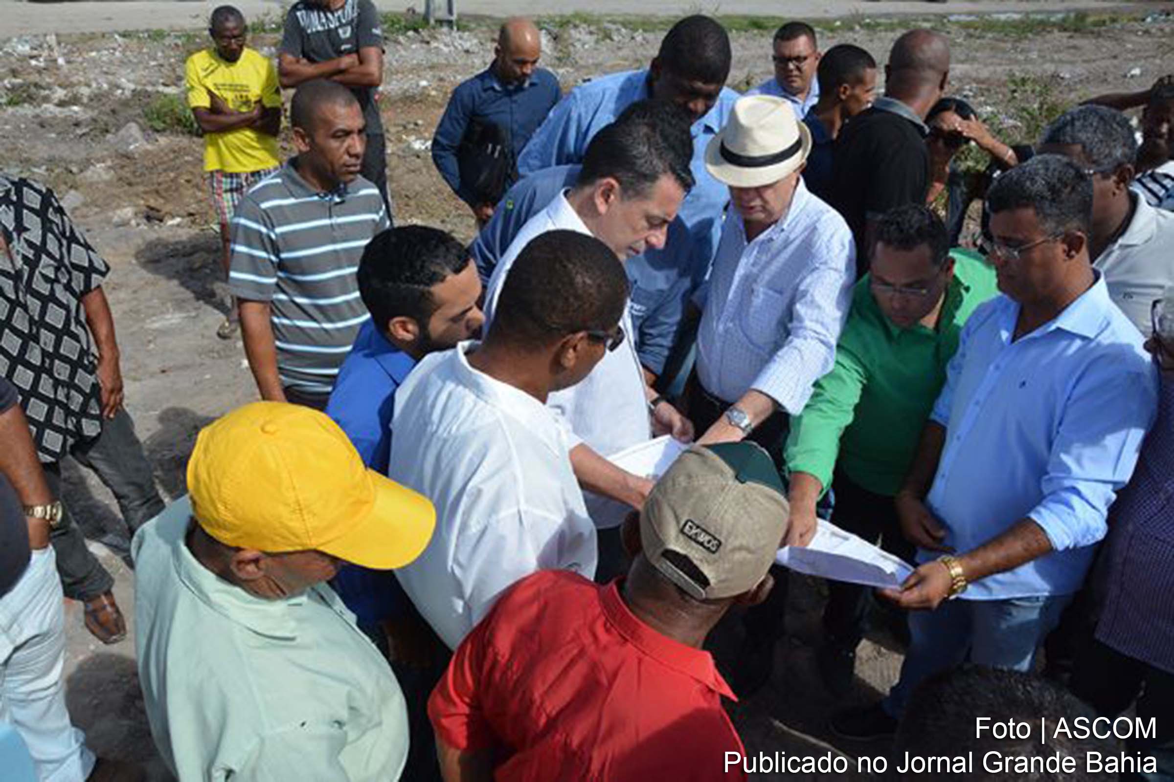 Prefeito José Ronaldo anuncia obras de proteção das áreas que delimitam as lagoas de Minas, Mirante e do Meio, situadas no Bairro Conceição, em Feira de Santana.