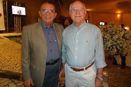 Faleceu quarta-feira, o médico clinico geral Milesio Ledoux Vargas, figura das mais expressivas de Feira de Santana. No flash, com o empresário Osvaldo Ottan.