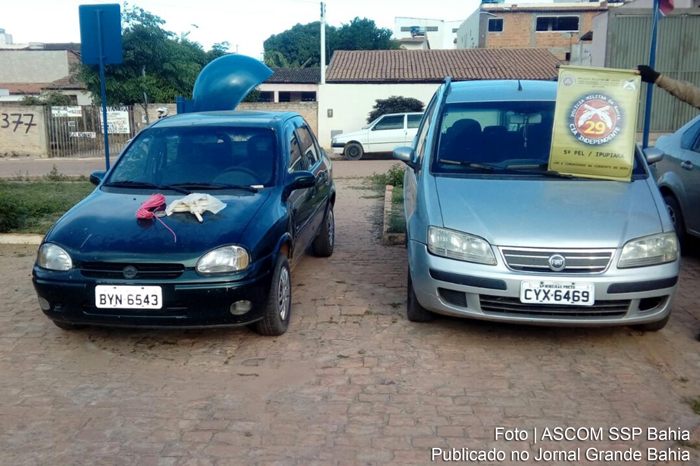 Polícia localiza explosivos em carro apreendido.