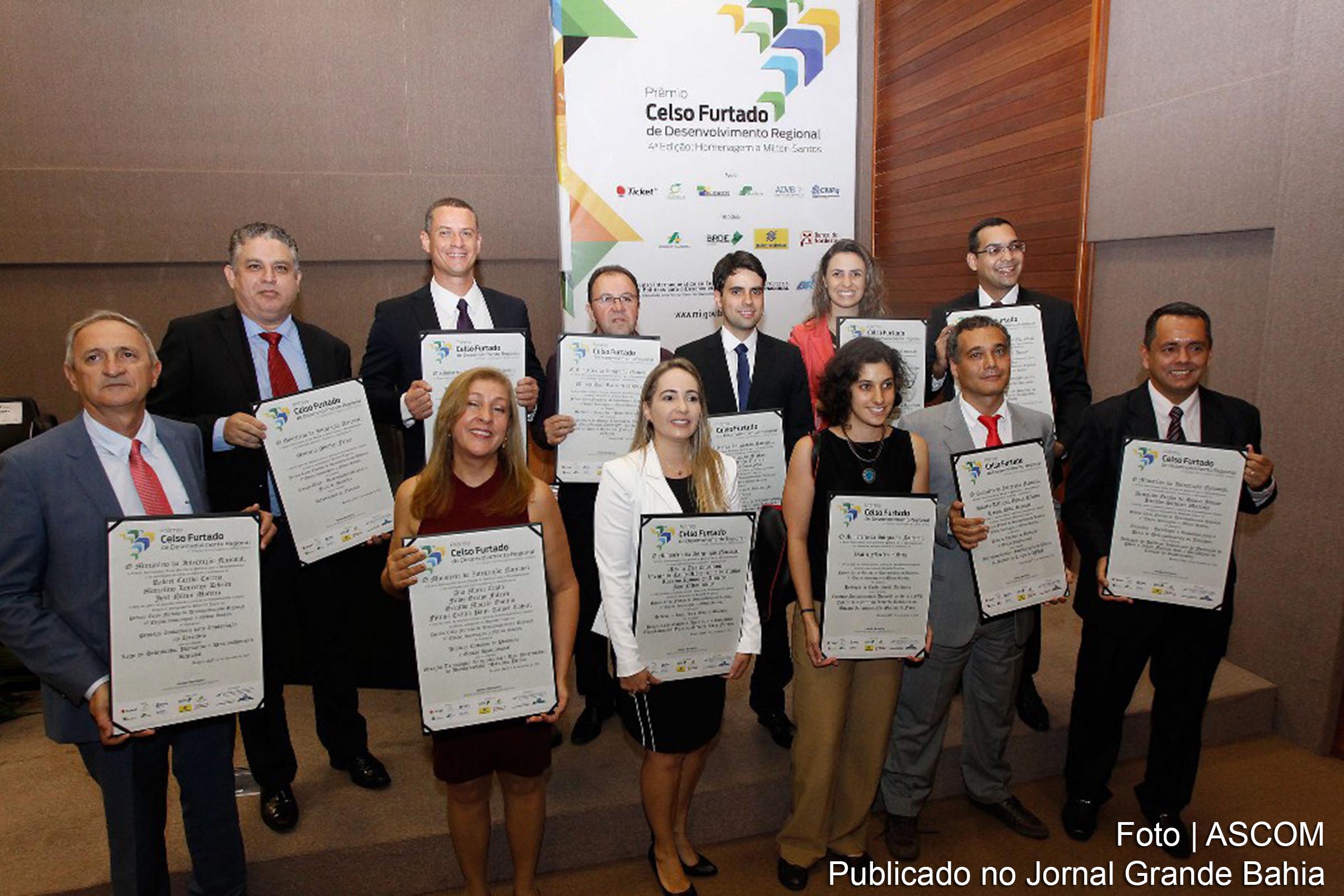 Representantes do Governo da Bahia recebem prêmio Celso Furtado de Desenvolvimento Regional.