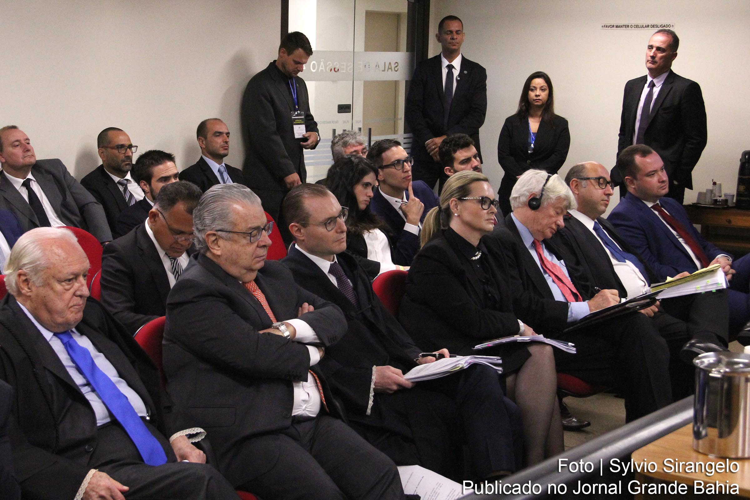 Advogados das partes no julgamento do Caso Triplex pela 8ª Turma do TRF4. Por 3 a O, os desembargadores mantêm condenação do ex-presidente Lula no Caso Triplex.