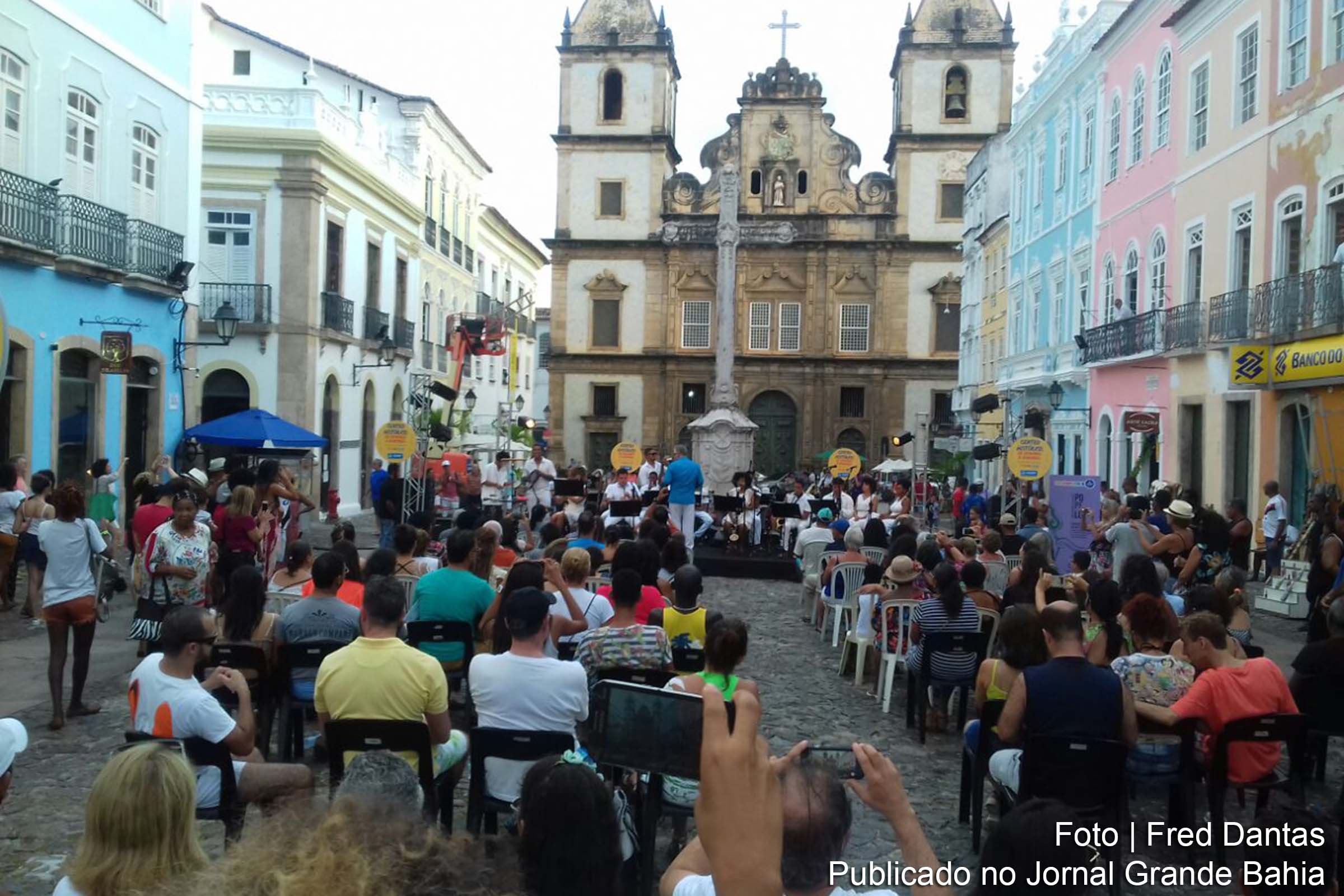 Concerto de Verão realizado no Largo do Cruzeiro de São Francisco, em Salvador.