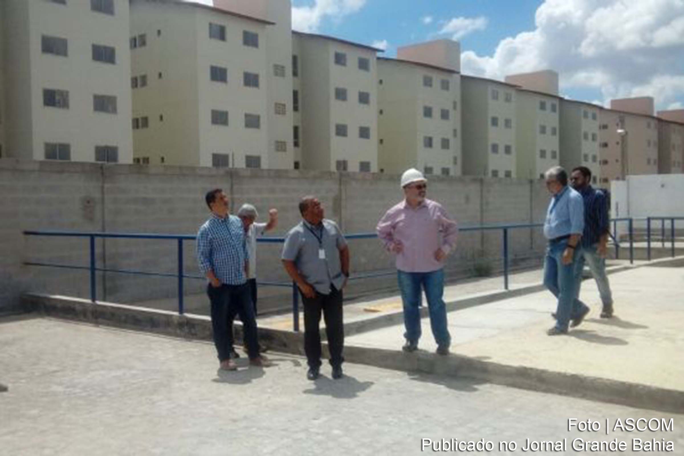 Feira de Santana: Prefeito Colbert Martins Filho entrega chaves do Residencial Solar Aeroporto
