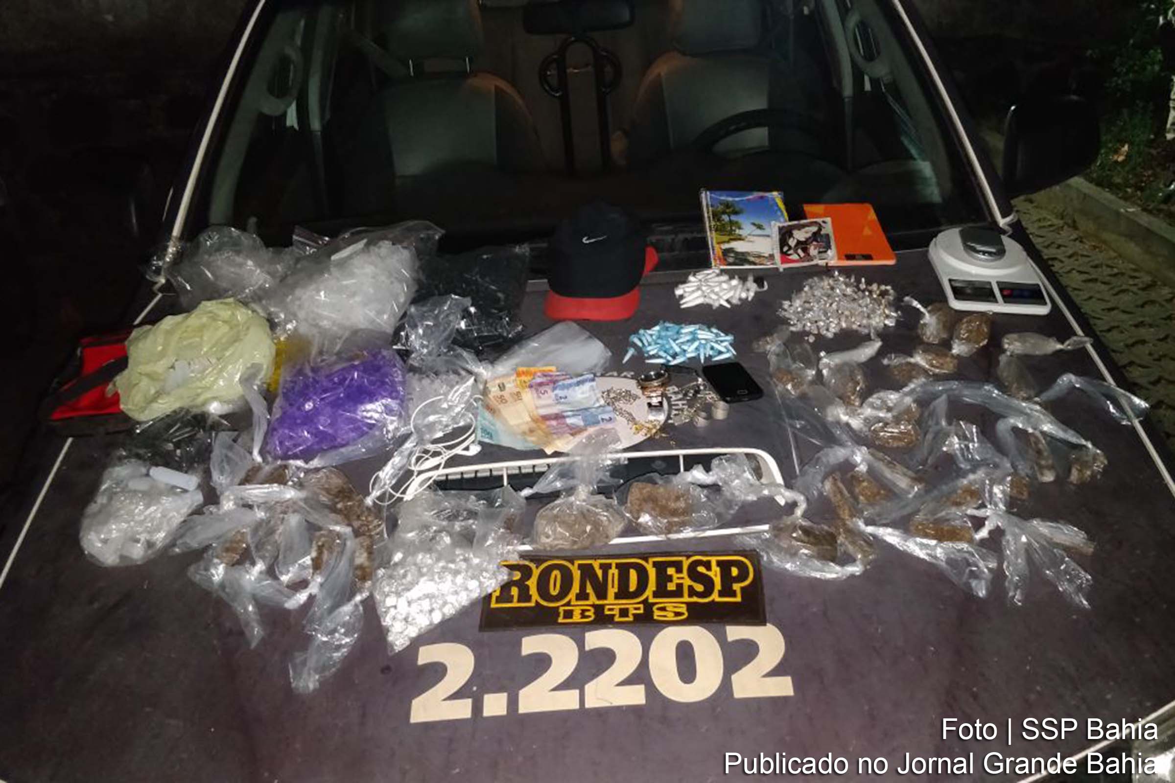 Entorpecentes apreendidos por integrantes das Rondas Especiais Baía de Todos os Santos, em Salvador.