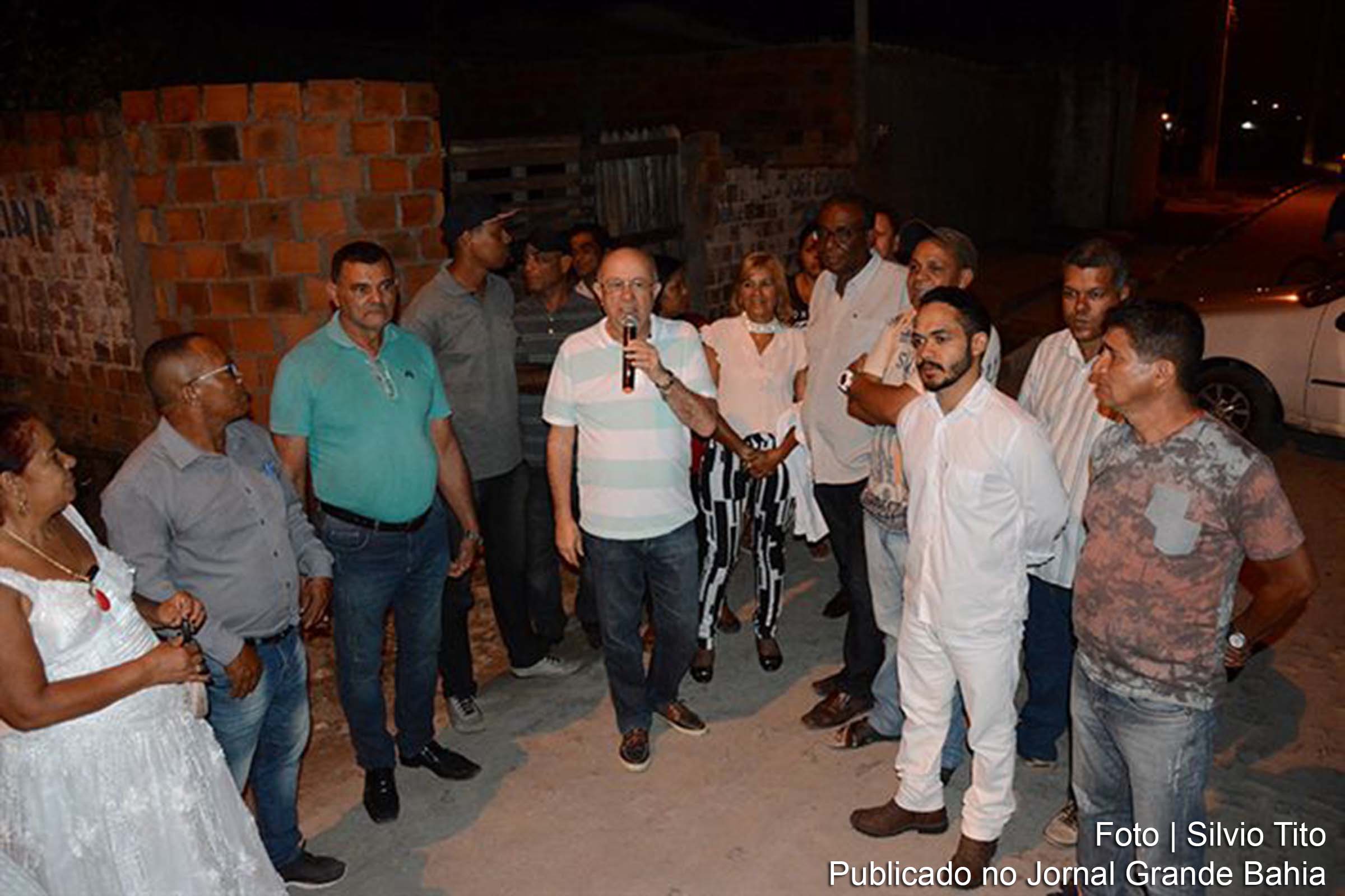 Prefeito José Ronaldo entrega pavimentação em ruas do Bairro Mangabeira, em Feira de Santana.