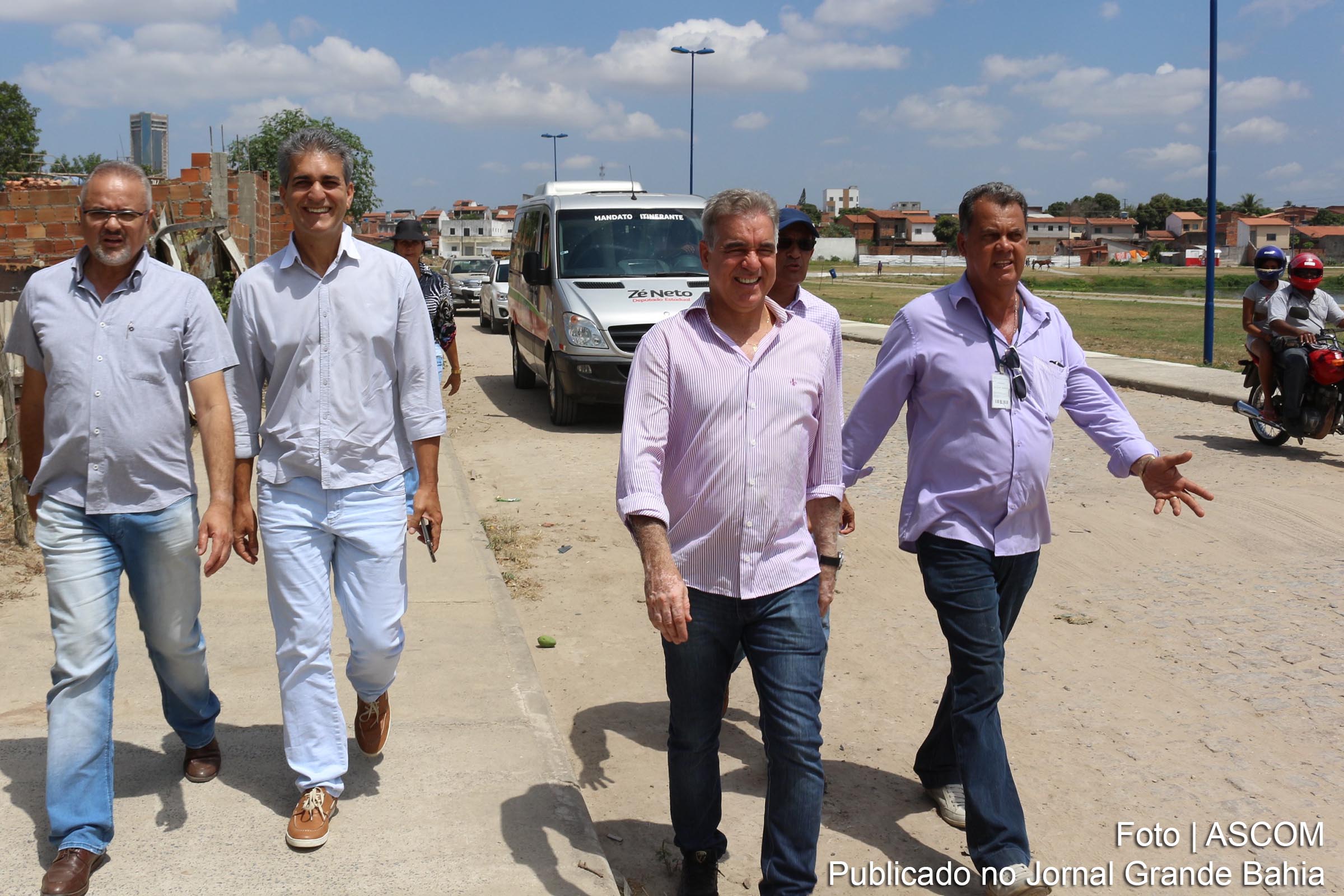 Líder do Governo Rui Costa e equipe da CONDER inspecionam obra da Lagoa Grande.