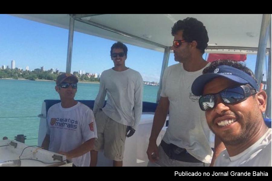 Familiares dos velejadores brasileiros presos em Cabo Verde promovem entrevista coletiva, em Salvador, para comentar situação jurídica