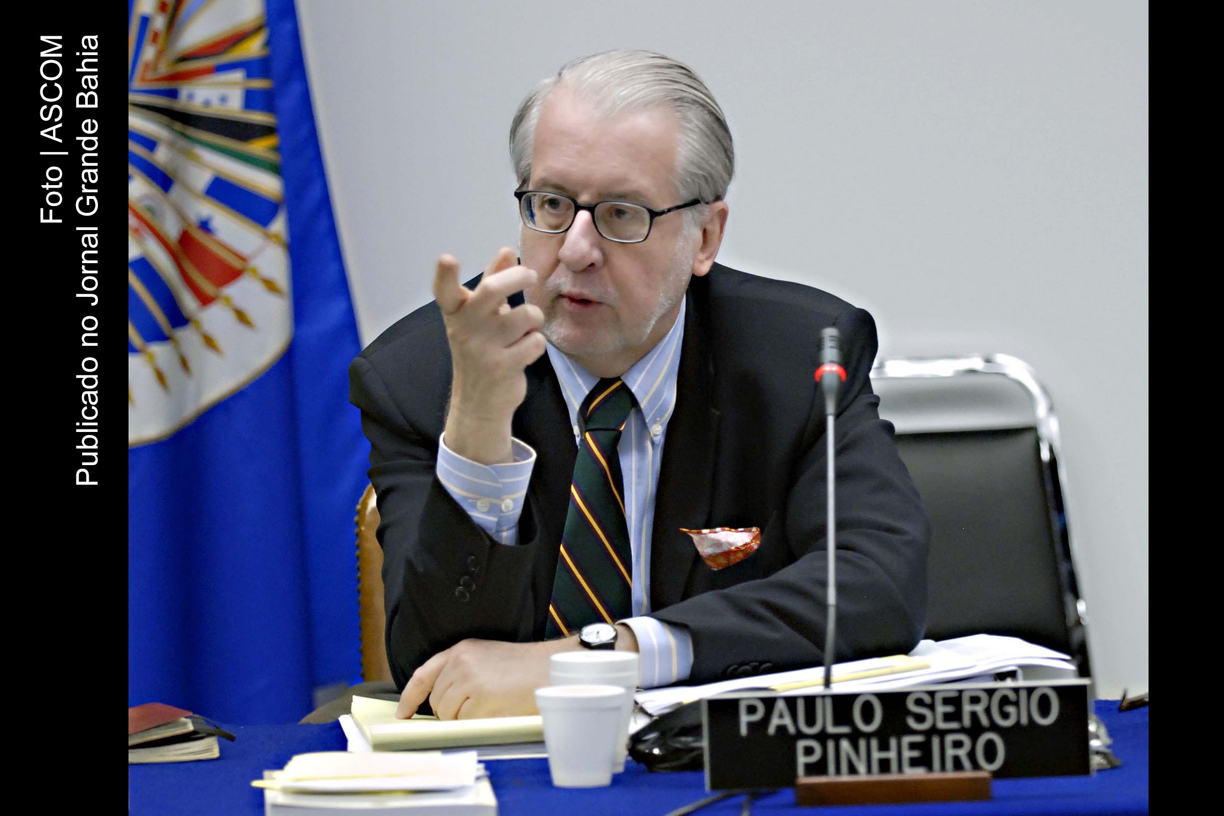 Paulo Sérgio de Moraes Sarmento Pinheiro é um acadêmico brasileiro, ex-secretário de direitos humanos e membro da Comissão Nacional da Verdade. É professor aposentado do Departamento de Ciência Política da Universidade de São Paulo.