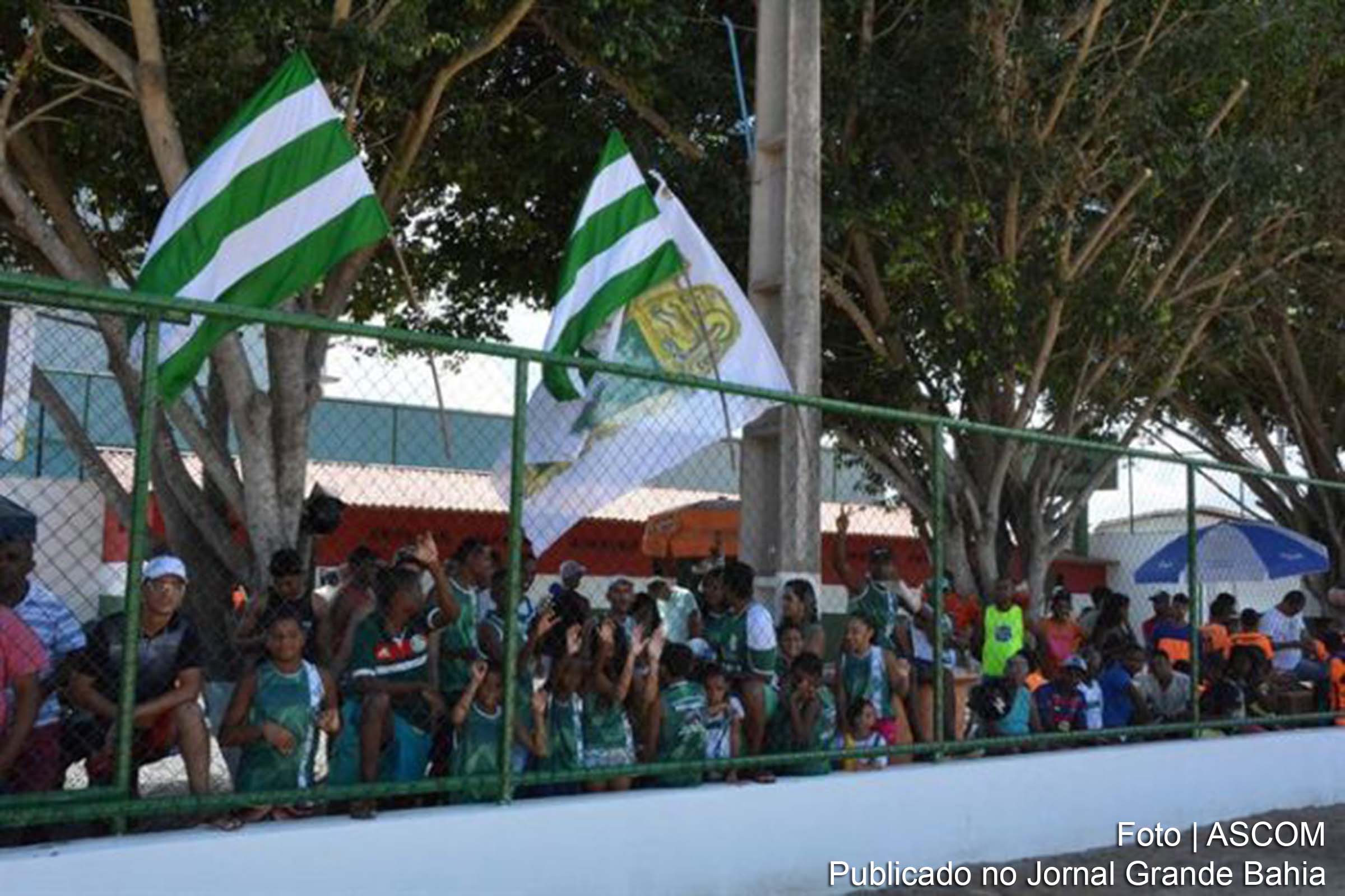 Prefeitura de Feira de Santana anuncia licitação para alambrado de oito campos de futebol no município.