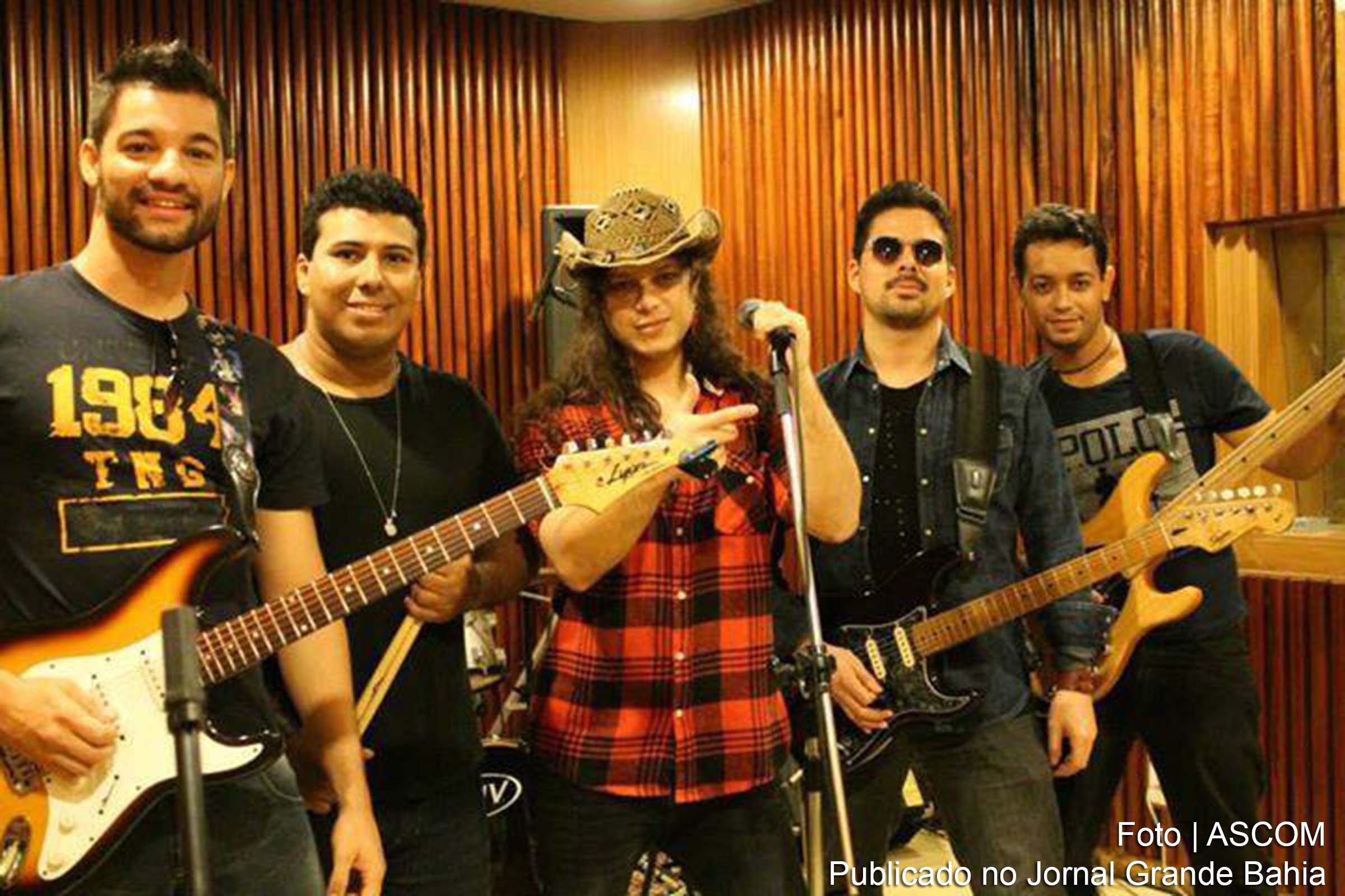 Salvador: Noite caribenha anima público no Moon Pub