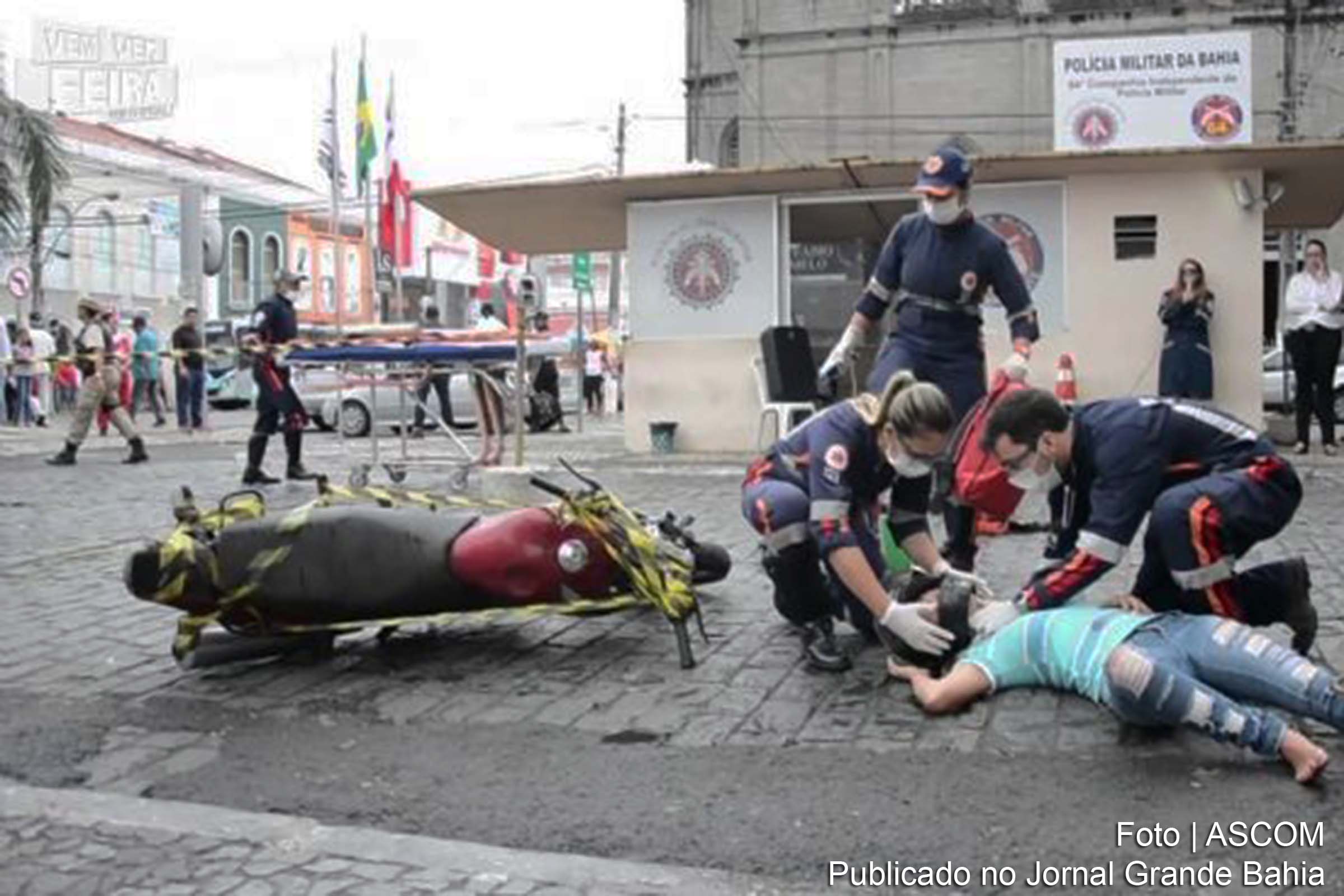 Simulação de acidente realizada pelo SAMU em Feira de Santana.
