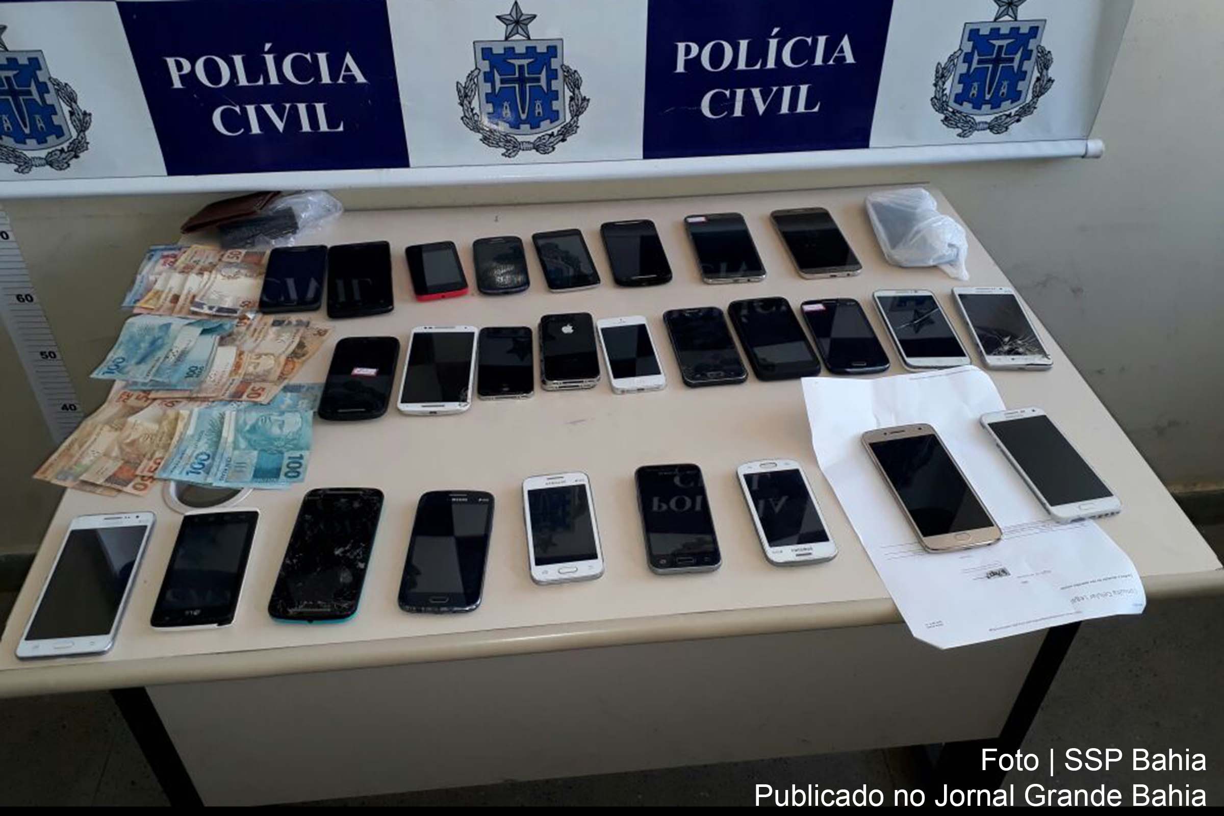 Smartphones apreendidos pela 4ª Coordenadoria Regional e Polícia do Interior, em Santo Antônio de Jesus.