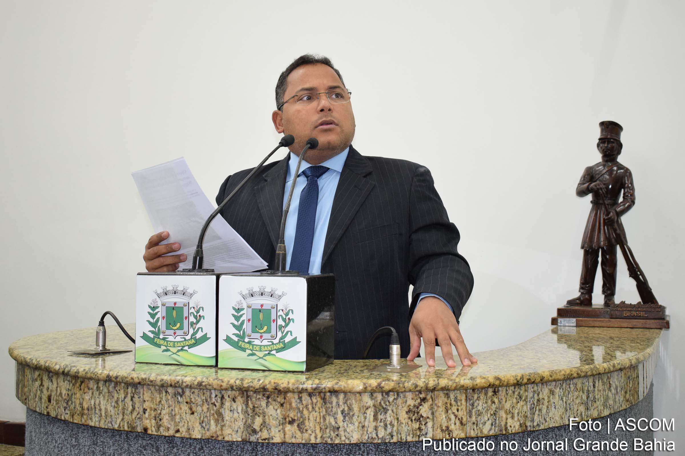 Cadmiel Pereira é autor de de Projetos de Decreto Legislativo que concedem Comenda Maria Quitéria à professora Ângela Pérsico e Título de Cidadã Feirense à médica Cecília Carolina Carrasco.