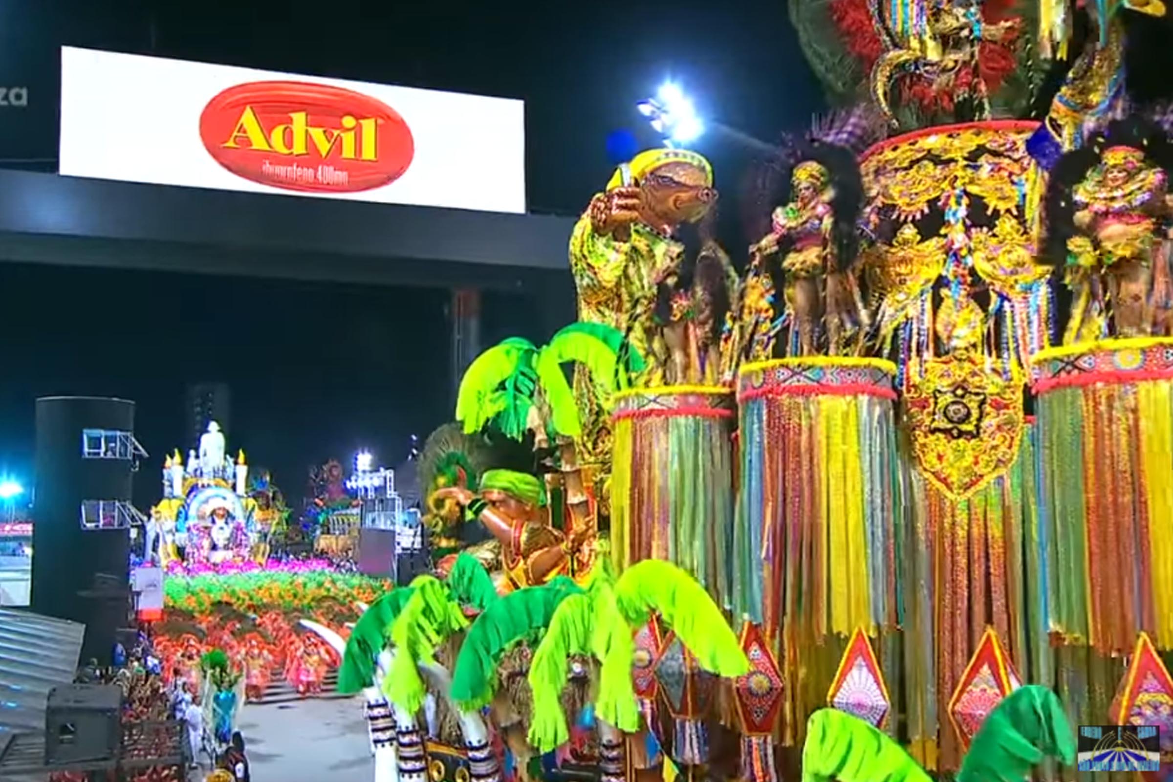 Cena do desfile da escola de samba Acadêmicos do Tatuapé, durante o carnaval 2018 de São Paulo.