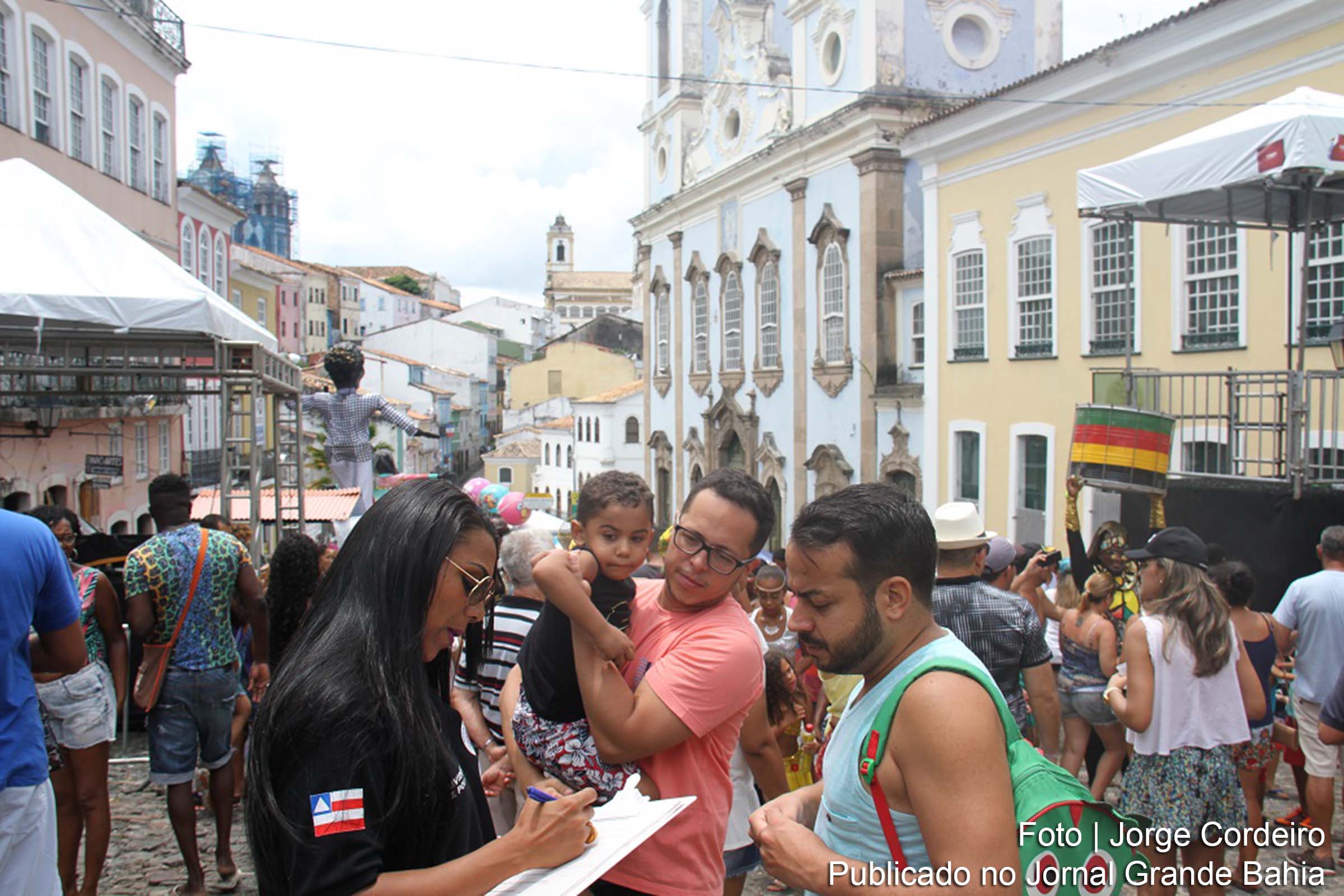 Cerca de 1.600 pessoas respondem à pesquisa de satisfação dos serviços de segurança pública durante o Carnaval 2018 de Salvador.