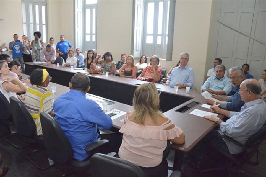 Evento de posse dos novos membros do Conselho Municipal de Assistência Social de Feira de Santana contou com a presença do prefeito José Ronaldo.