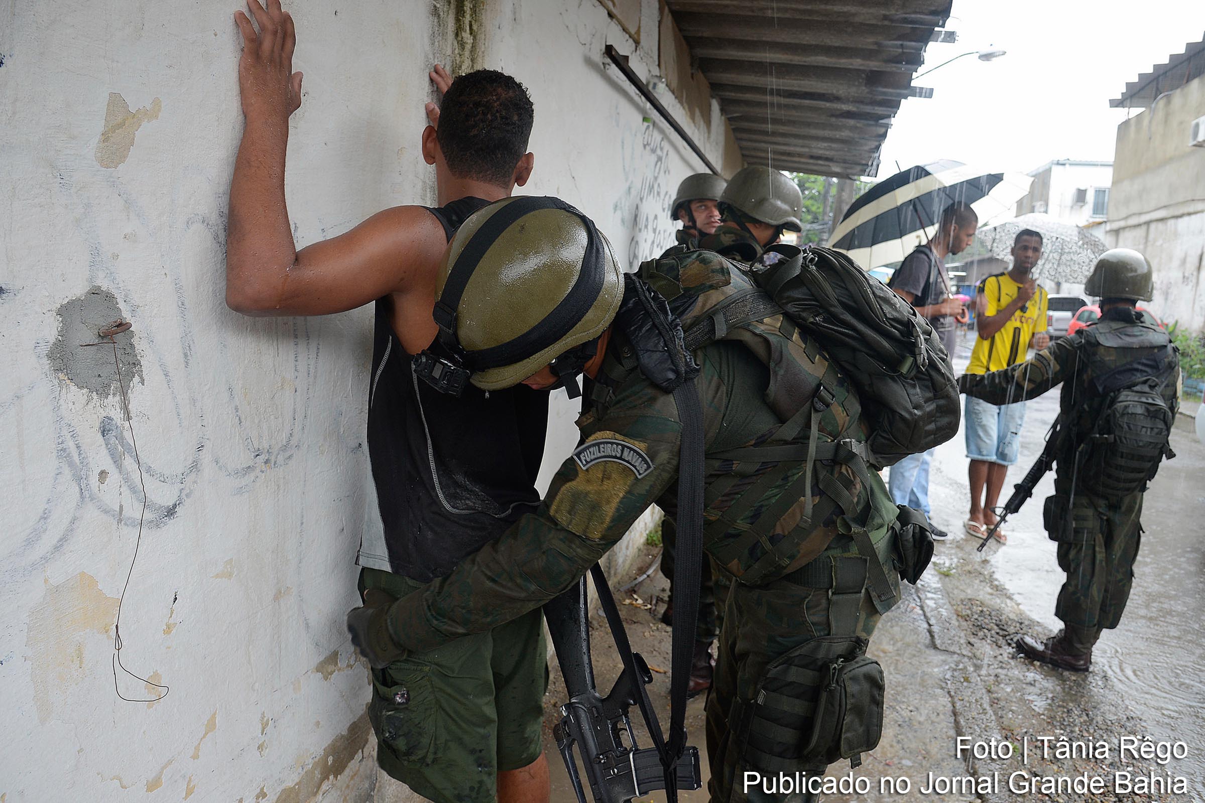 Forças Armadas fazem operação conjunta com polícias na zona oeste do Rio de Janeiro
