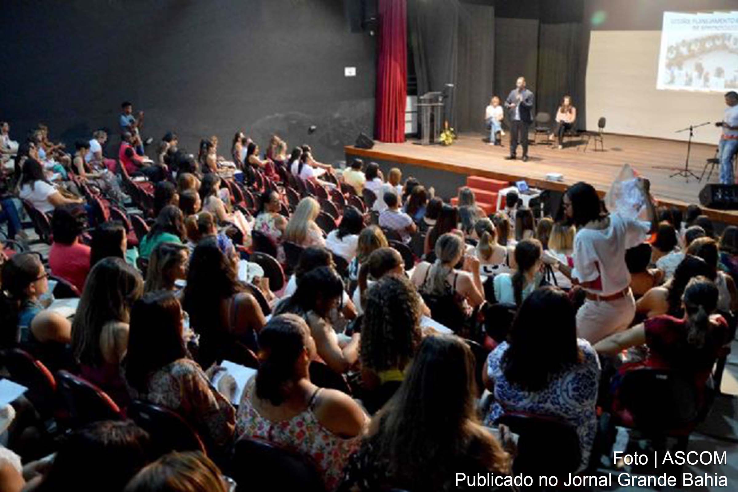 Jornada Pedagógica reúne aproximadamente 2 mil profissionais da Rede Municipal de Ensino em Feira de Santana.