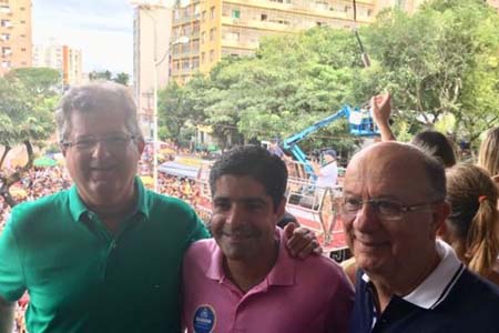 No Camarote do Prefeito ACM Neto, localizado no circuito Osmar (Campo Grande), no último dia de Carnaval de Salvador esteve, segundo a mídia da cap, o prefeito de Feira de Santana José Ronaldo de Carvalho e o deputado federal Jutahy Magalhães Jr. (PSDB).
