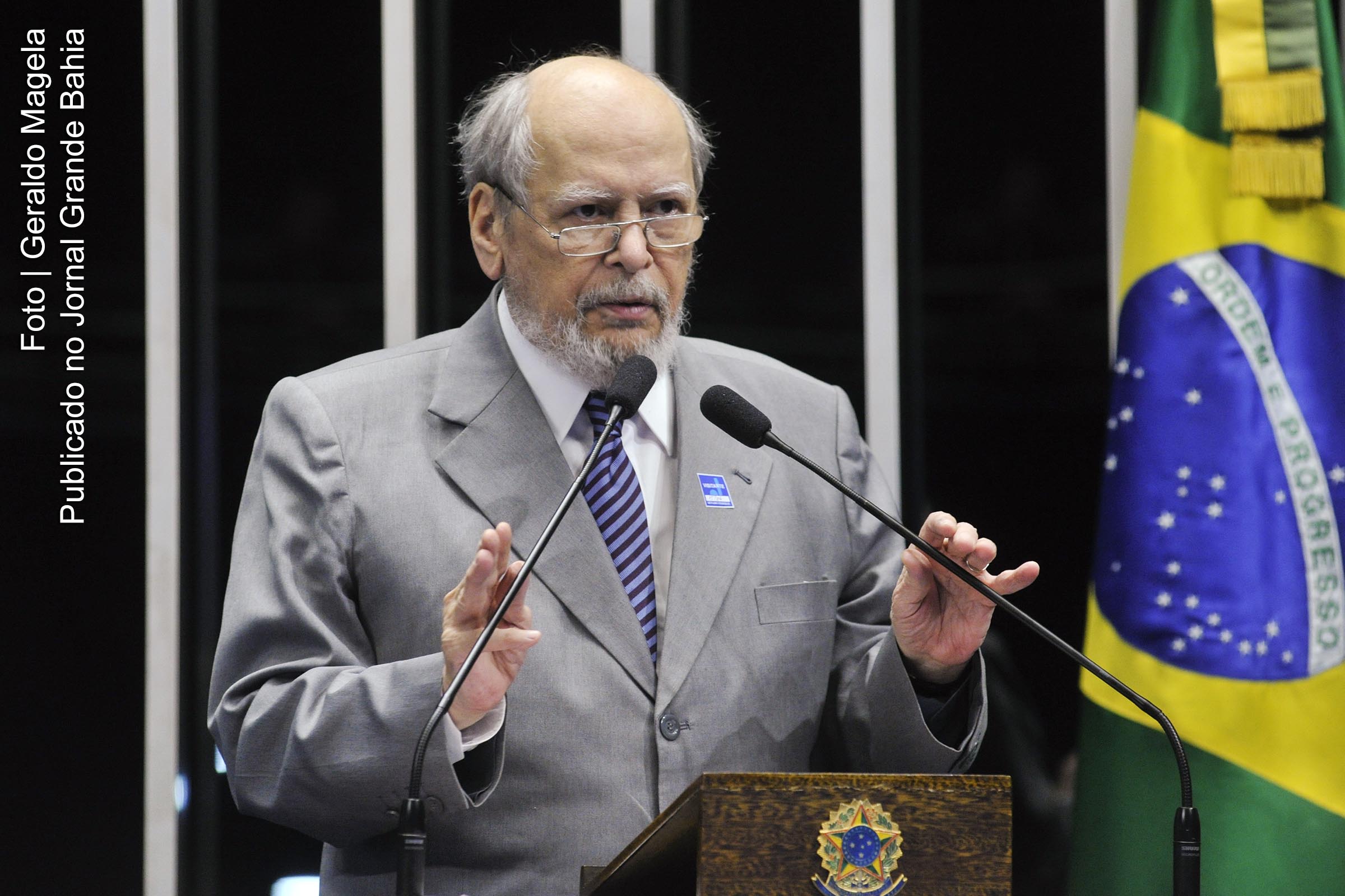 José Paulo Sepúlveda Pertence (Sabará, 21 de novembro de 1937) é um jurista, professor e magistrado brasileiro. Entre outros cargos, foi procurador-geral da República, ministro e presidente do Supremo Tribunal Federal e presidente da Comissão de Ética Pública da Presidência da República.