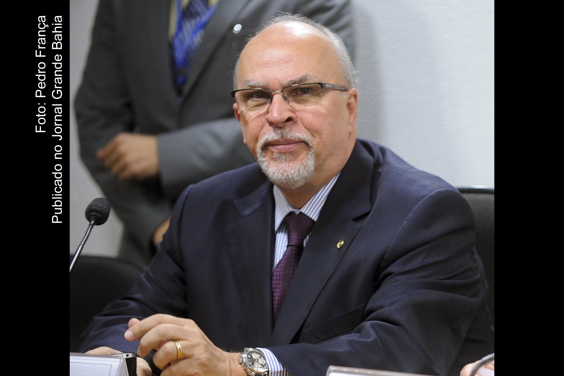 Ministro Mário Negromonte perde a oportunidade de deixar Governo Rousseff.