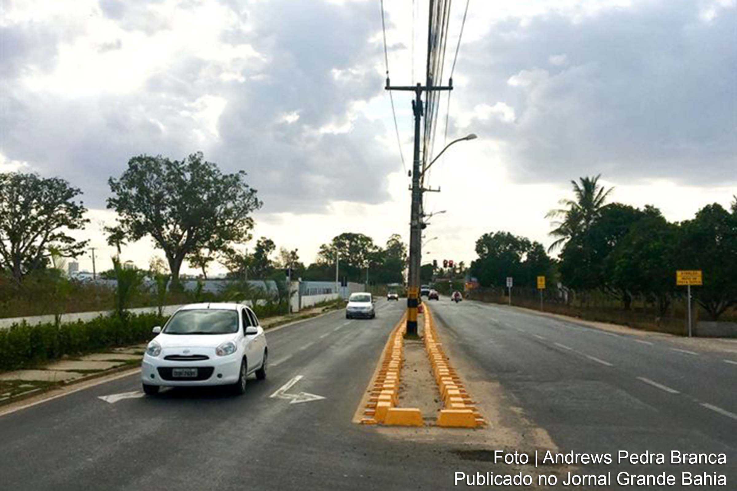 Pista dupla da Avenida Artêmia Pires, em Feira de Santana.
