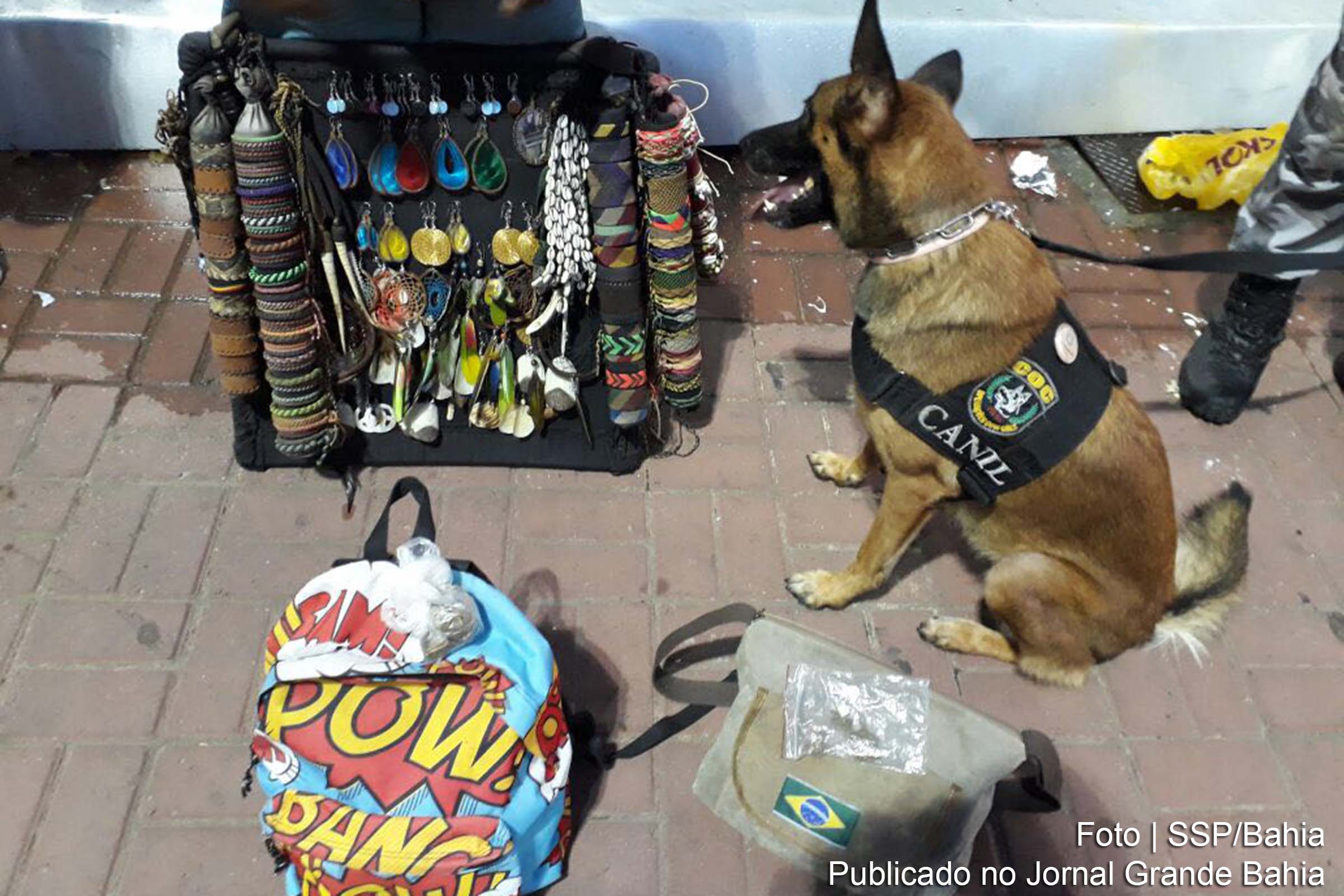 Porções de maconha estavam escondidas no tabuleiro e em mochila, no circuito Dodô (Barra-Ondina).