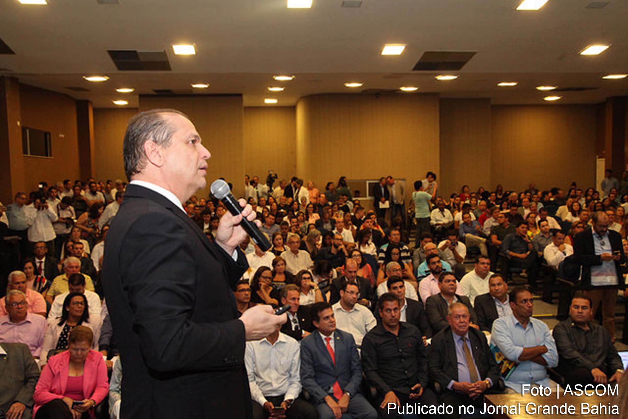 Ministro Ricardo Barros é cobrado por prefeitos da Bahia, com relação aos repasses federais da saúde.