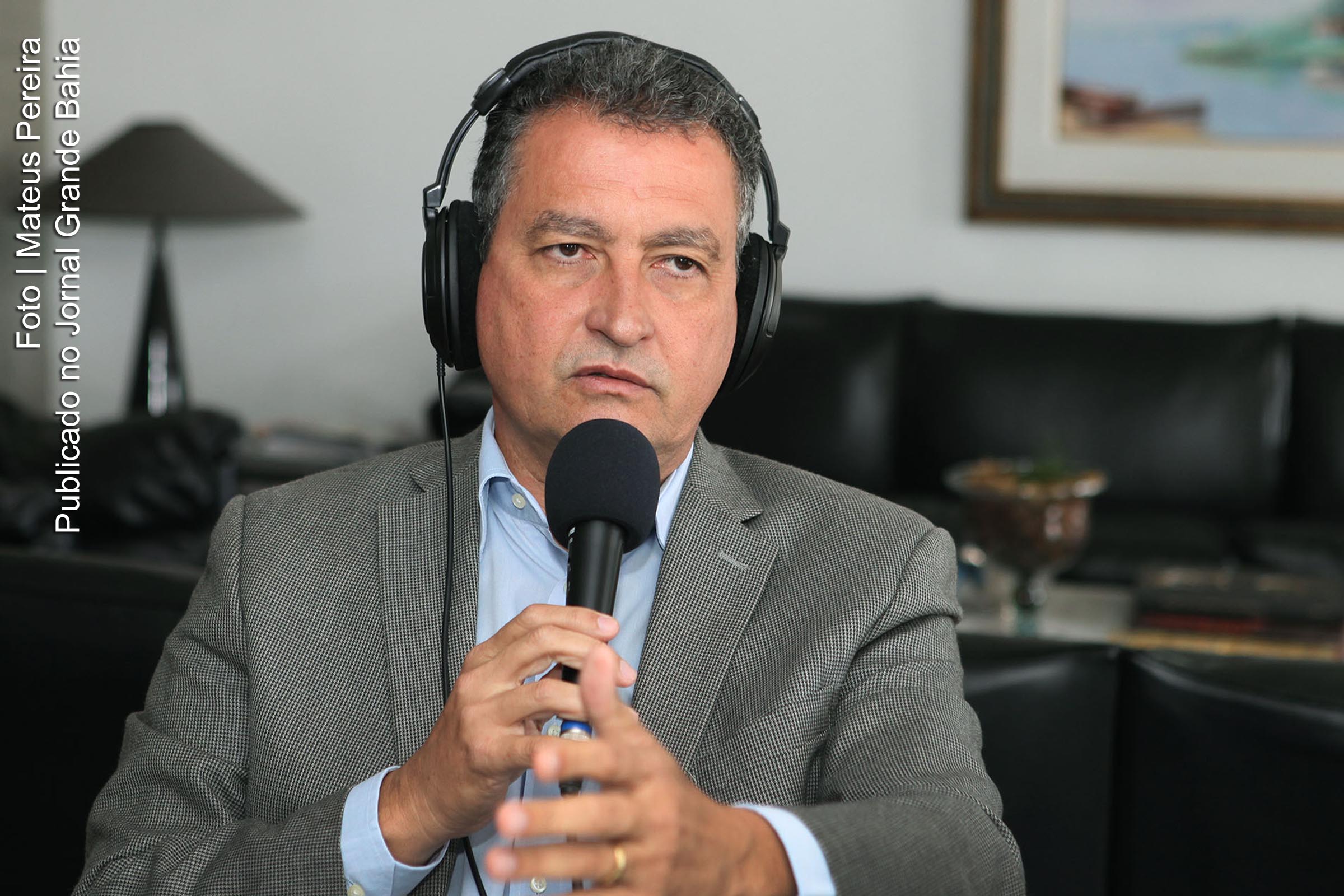 Rui Costa: devemos unir nosso país. Fazer com que os opostos se sentem a uma mesa com racionalidade para o debate político. Essa racionalidade levaria a uma normalidade institucional, a fazer projetos de Estado, e não de governos.